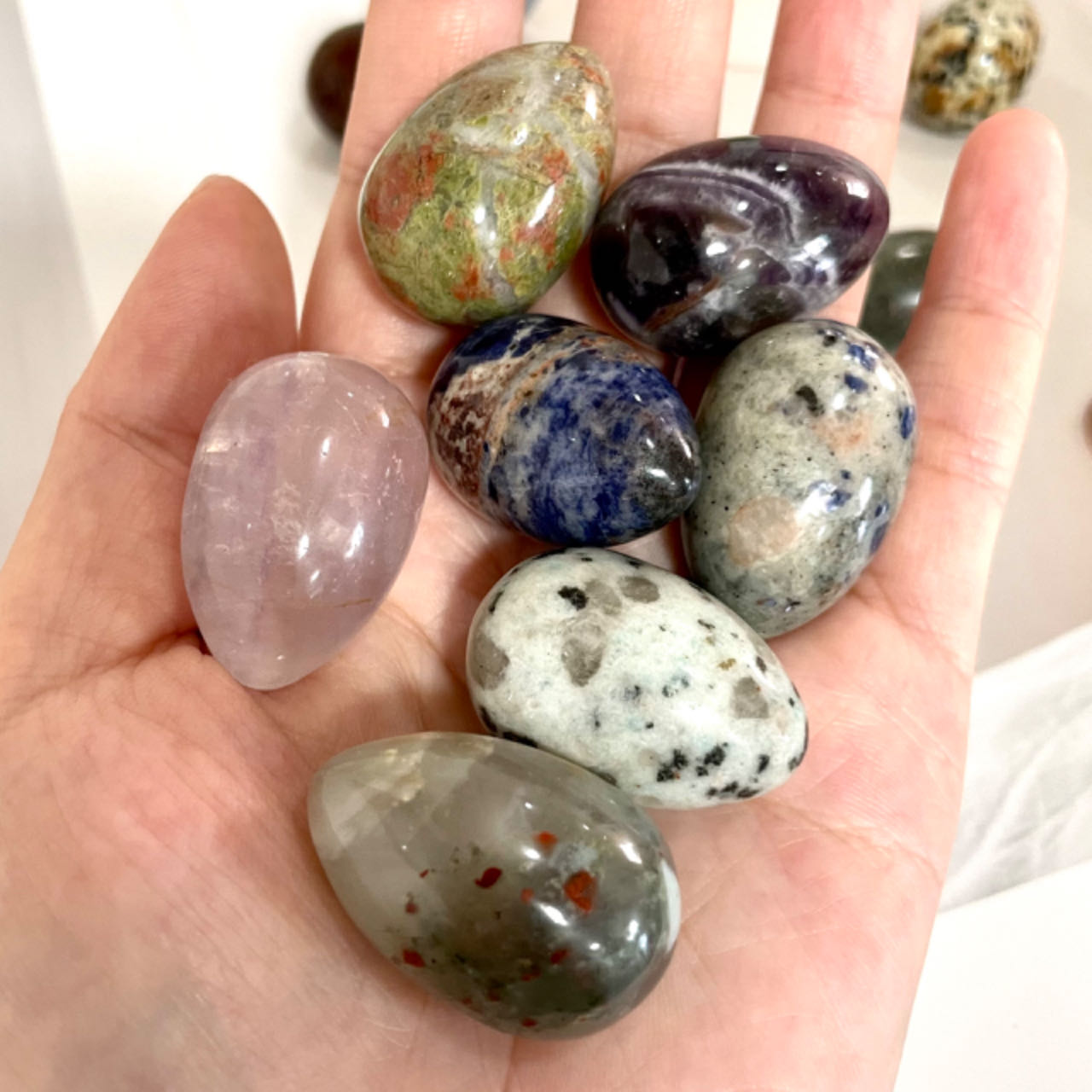 12 Counts Different Material 3CM Egg Crystal Rose Quartz Clear Quartz Kiwi Jasper Sodalite Amethyst Opalite Unakite Healing Crystal From IG Crystal