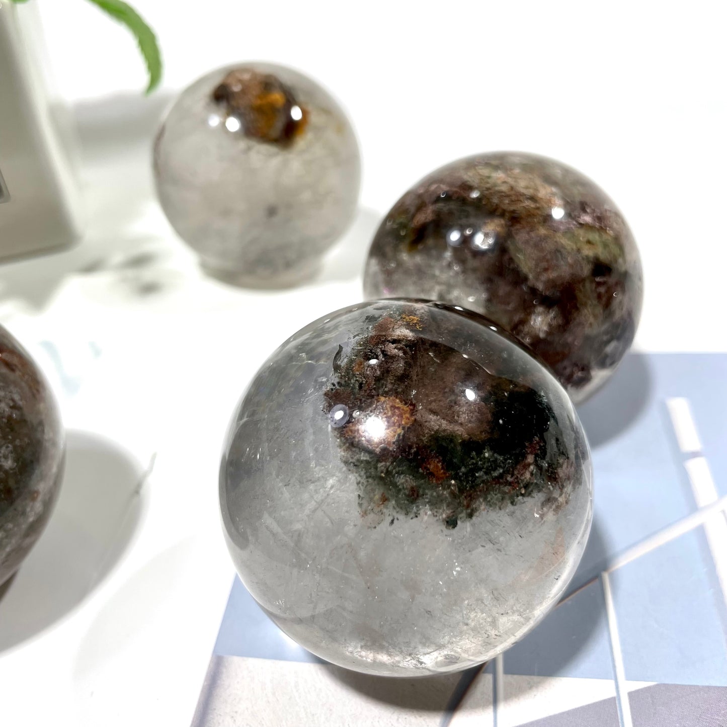 60mm Dreen Phantom Quartz Ghost Phantom Quartz Ball With Stand Set Sphere Decorative Ball Meditation Witchcraft Healing Stone Home Decoration From IG Crystal