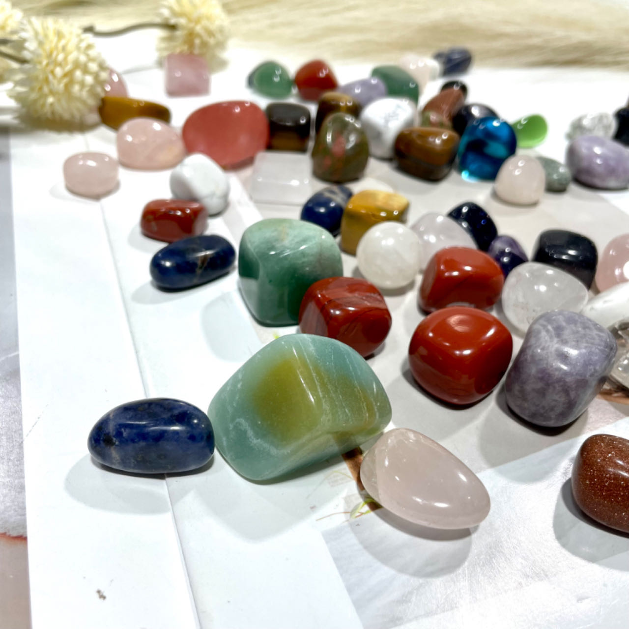 800g Different Materials Crystal Stone Irregular Stone Clear Quartz Amethyst Opalite Tiger Eyes Green Aventurine Moonkaite Jasper Healing Stone Home Decoration From IG Crystal