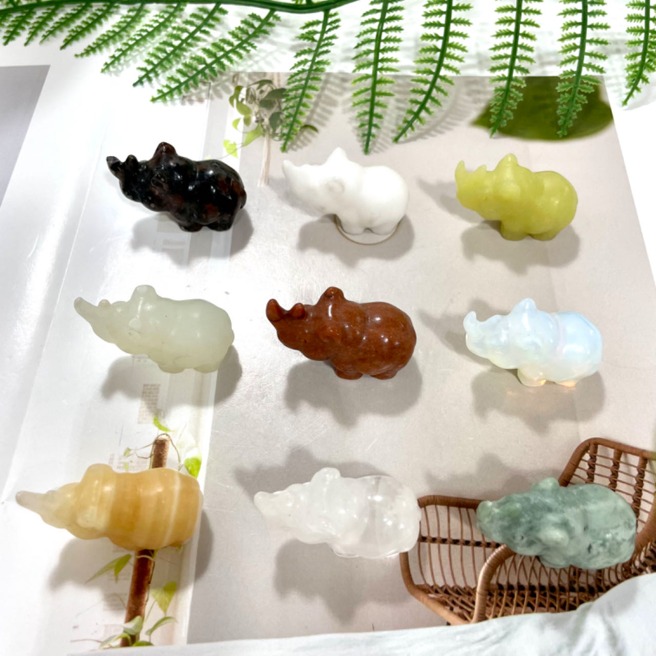 10 Counts Different Material 4CM Rhinoceros Crystal Rose Quartz Clear Quartz Kiwi Jasper Sodalite Amethyst Opalite Unakite Healing Crystal From IG Crystal