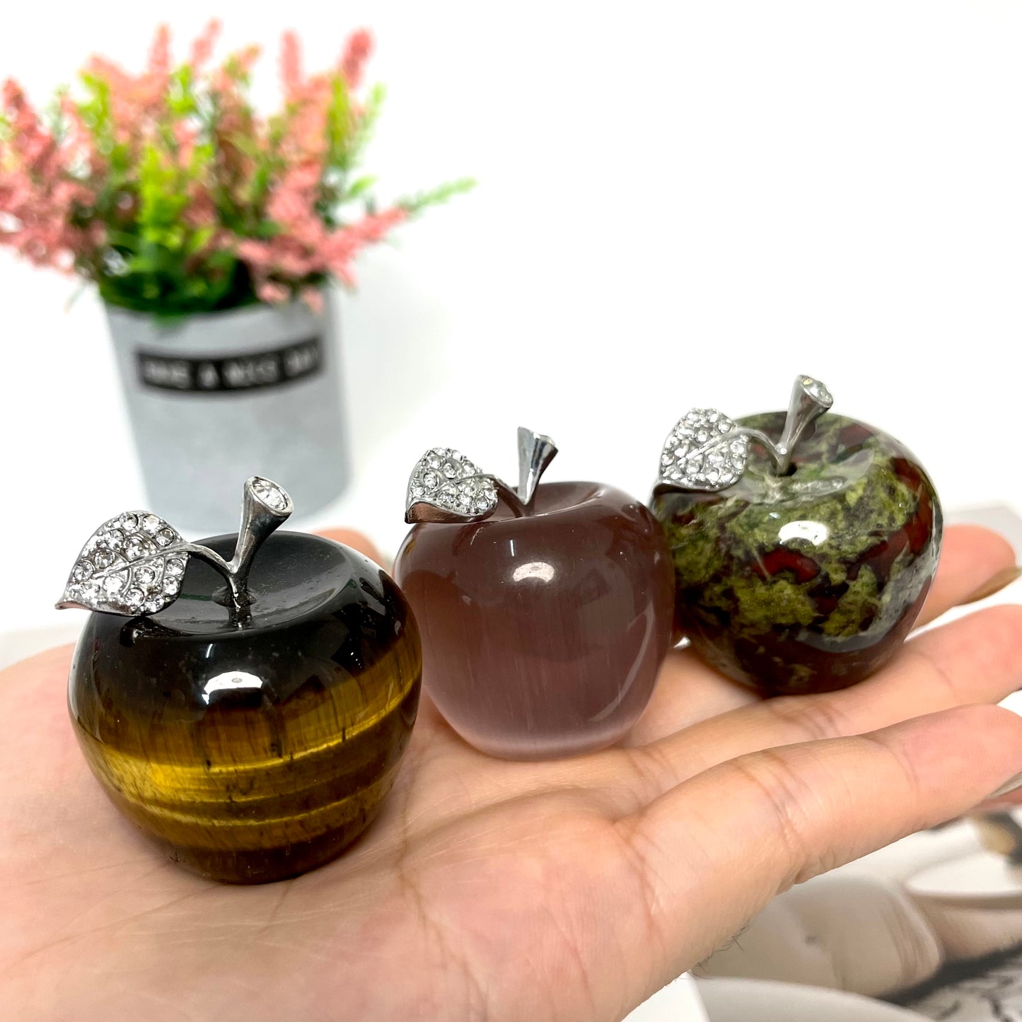 Different Materials Apple Crystal Carvings 5 Counts Set Yellow Tiger Eyes Cat Eye Clear Quartz Healing Stones Natural Stone Chakra Balancing Reiki Home Office Decor From IG Crystal