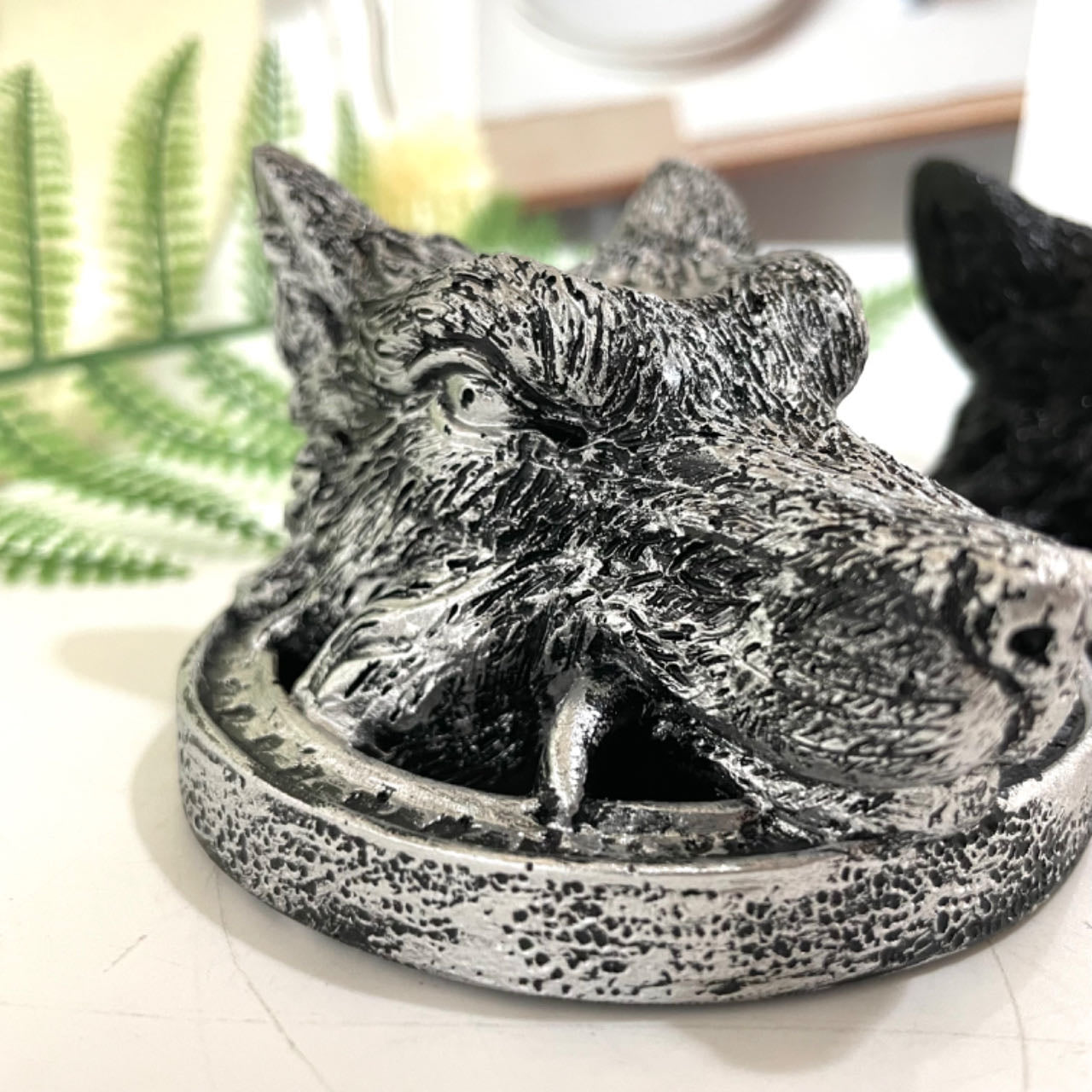2PCS Wolf Head Stand Black Silver Healing Stone Home Decoration For Crystal Ball From IG Crystal