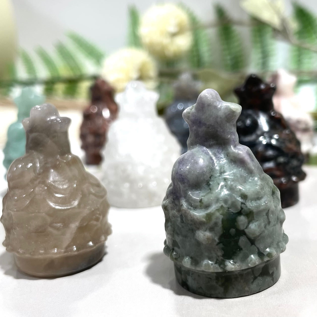 6 Counts Different Material Christmas Hat Crystal Clear Quartz Rose Quartz Lavakite Red Obsidian Fire Quartz Amethyst Green Aventurine Healing Stone Home Decoration From IG Crystal