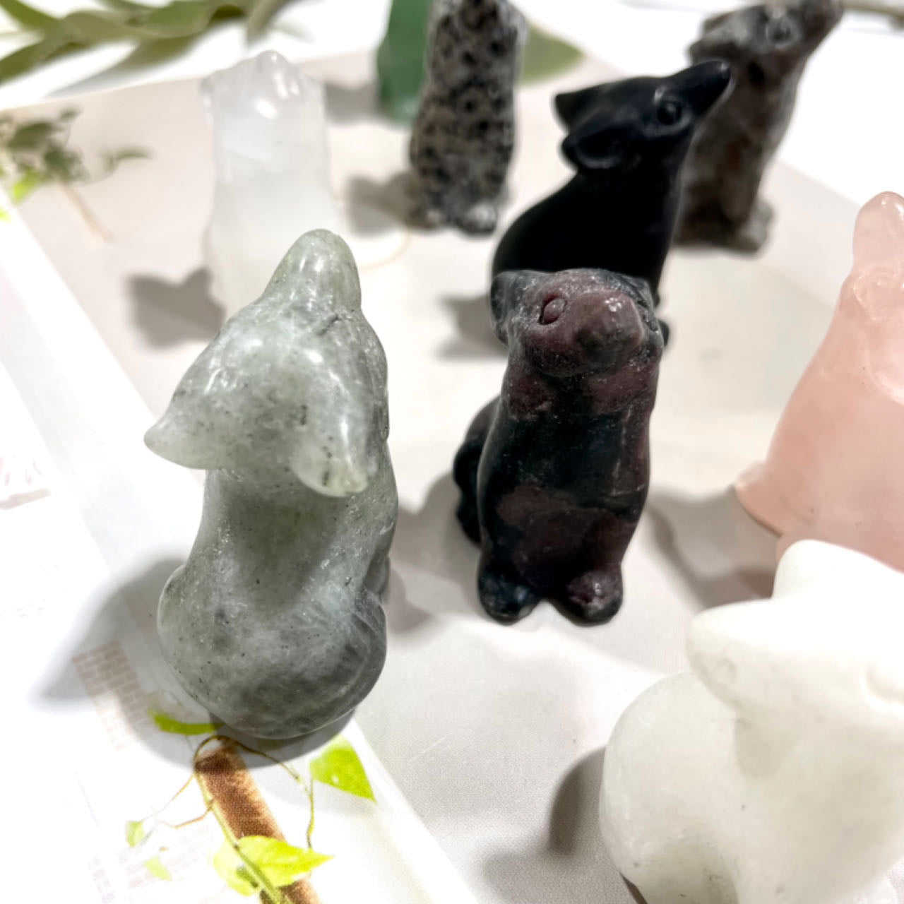 5 Counts Different Materials Small Wolf Crystal Clear Quartz Rose Quartz Green Aventurine Yooperlite Black Obsidian Red Que Sera Healing Crystal Home Decoration From IG Crystal