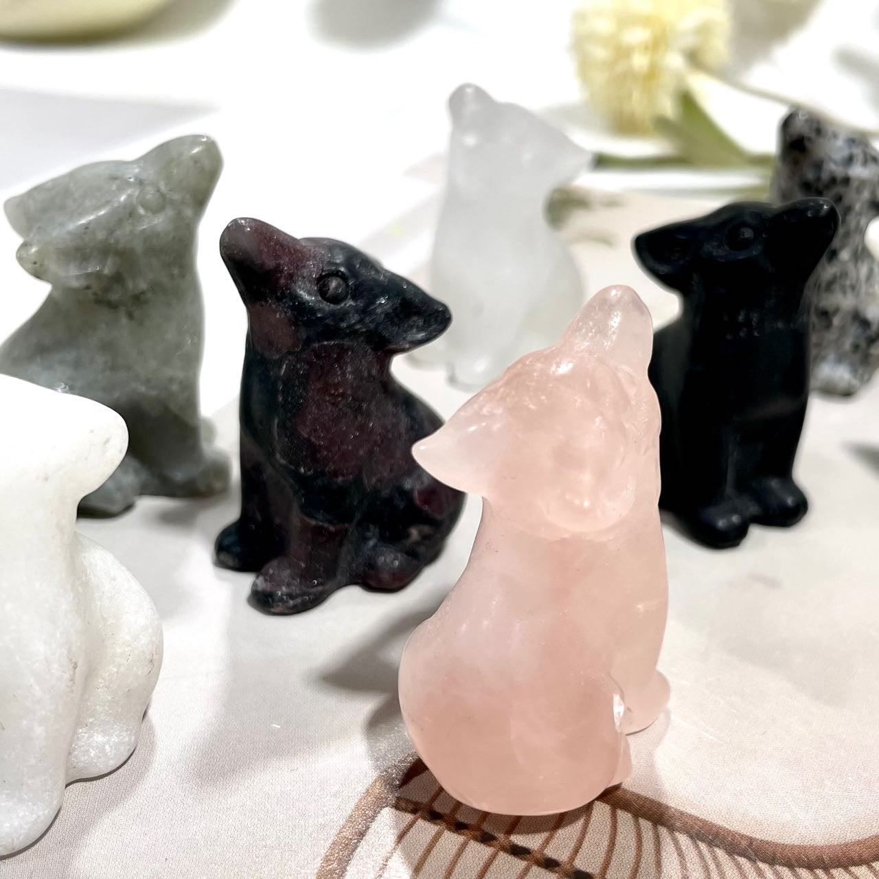 5 Counts Different Materials Small Wolf Crystal Clear Quartz Rose Quartz Green Aventurine Yooperlite Black Obsidian Red Que Sera Healing Crystal Home Decoration From IG Crystal