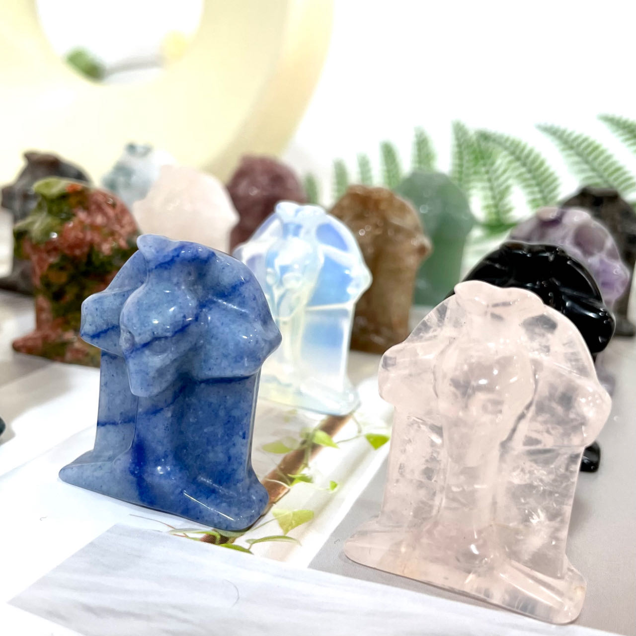 Different Material 4CM Gravestone Crystal 8 Counts Rose Quartz Clear Quartz Yellow Tiger Eye Amethyst Sodalite Green Aventurine Rohdnite Kiwi Jasper Healing Crystal Home Decoration From IG Crystal