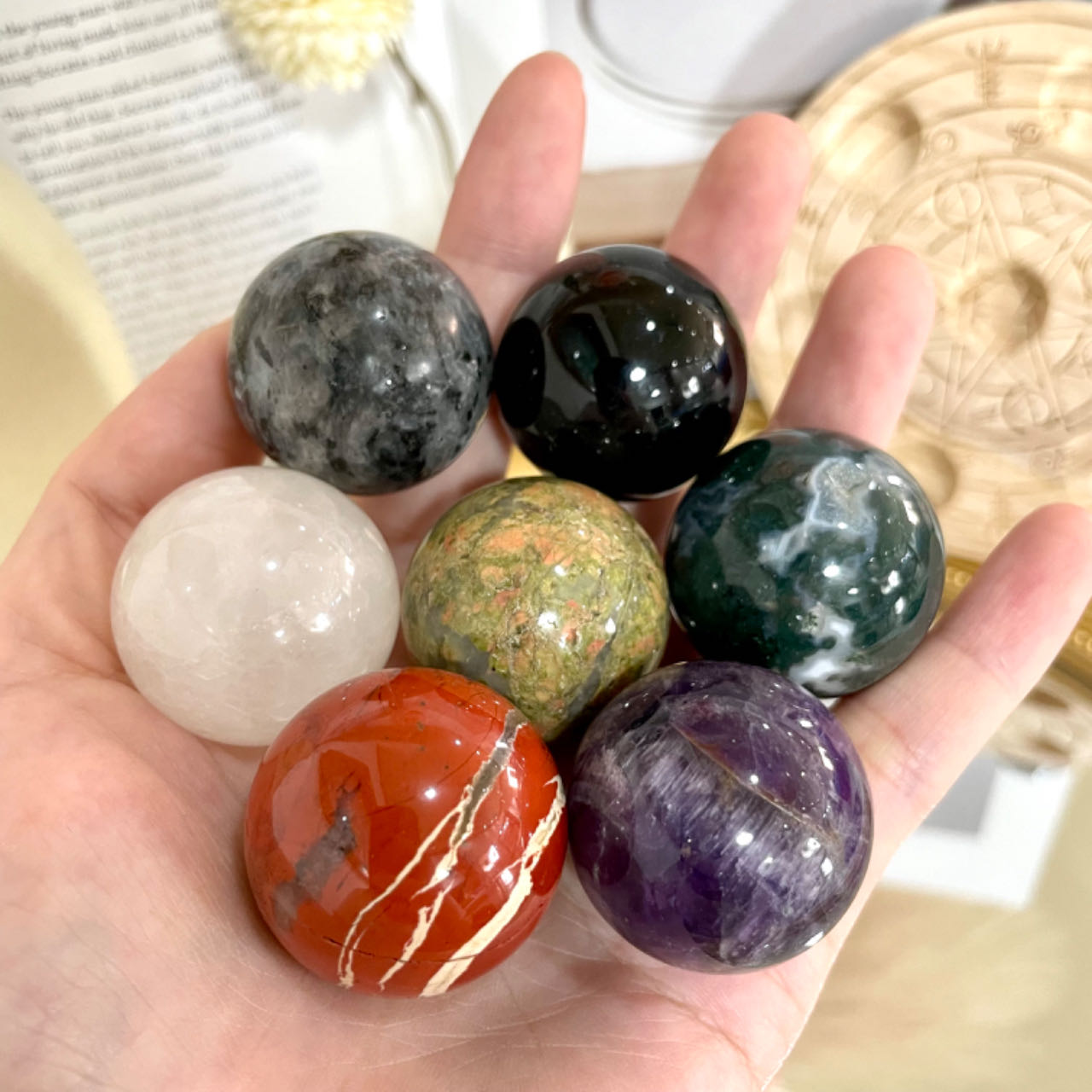 7PCS 3CM Crystal Balls With Wood Stand Set White Calcite Moss Agate Dream Amethyst Unakite Red Jasper Black Obsidian Lavakite From IG Crystal