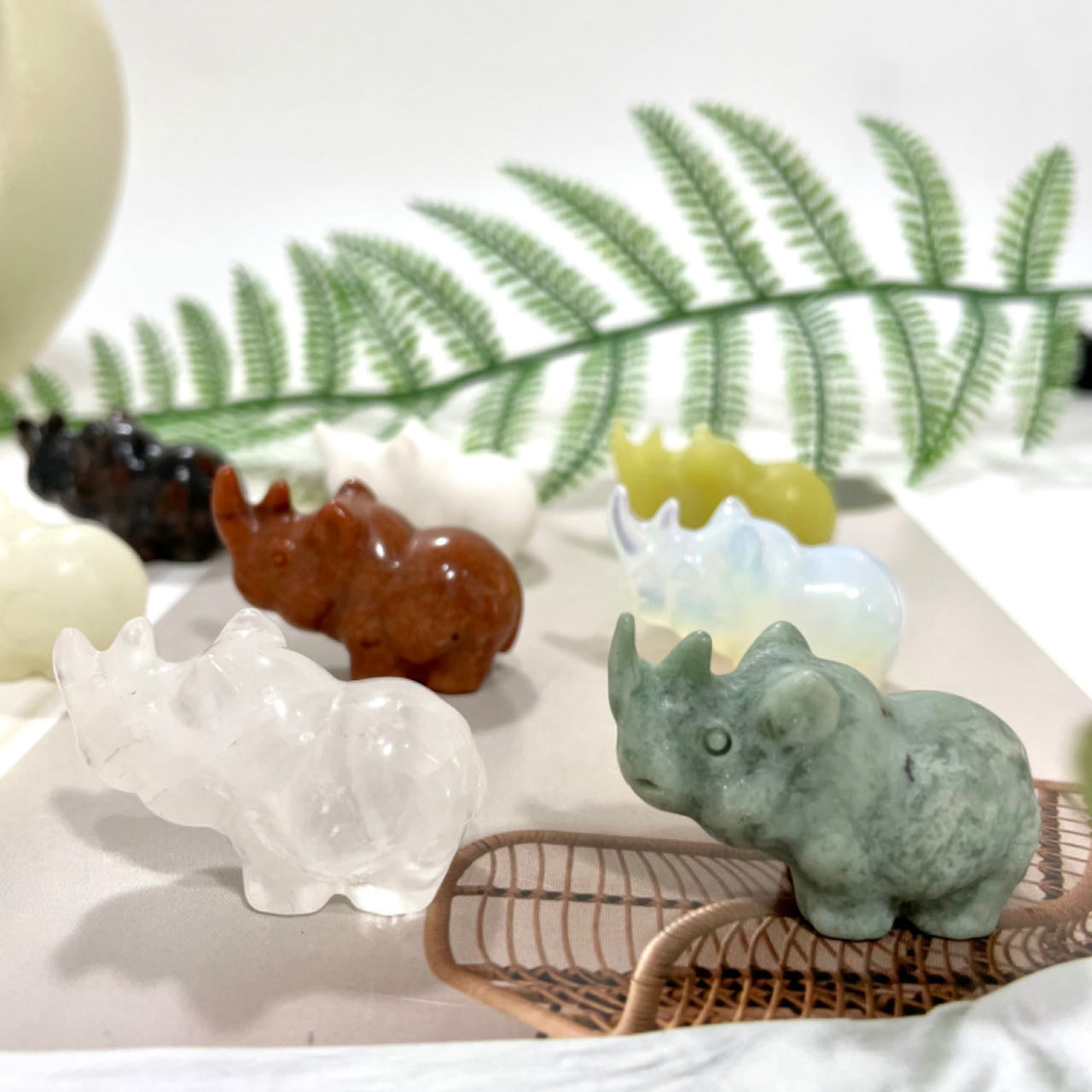 10 Counts Different Material 4CM Rhinoceros Crystal Rose Quartz Clear Quartz Kiwi Jasper Sodalite Amethyst Opalite Unakite Healing Crystal From IG Crystal