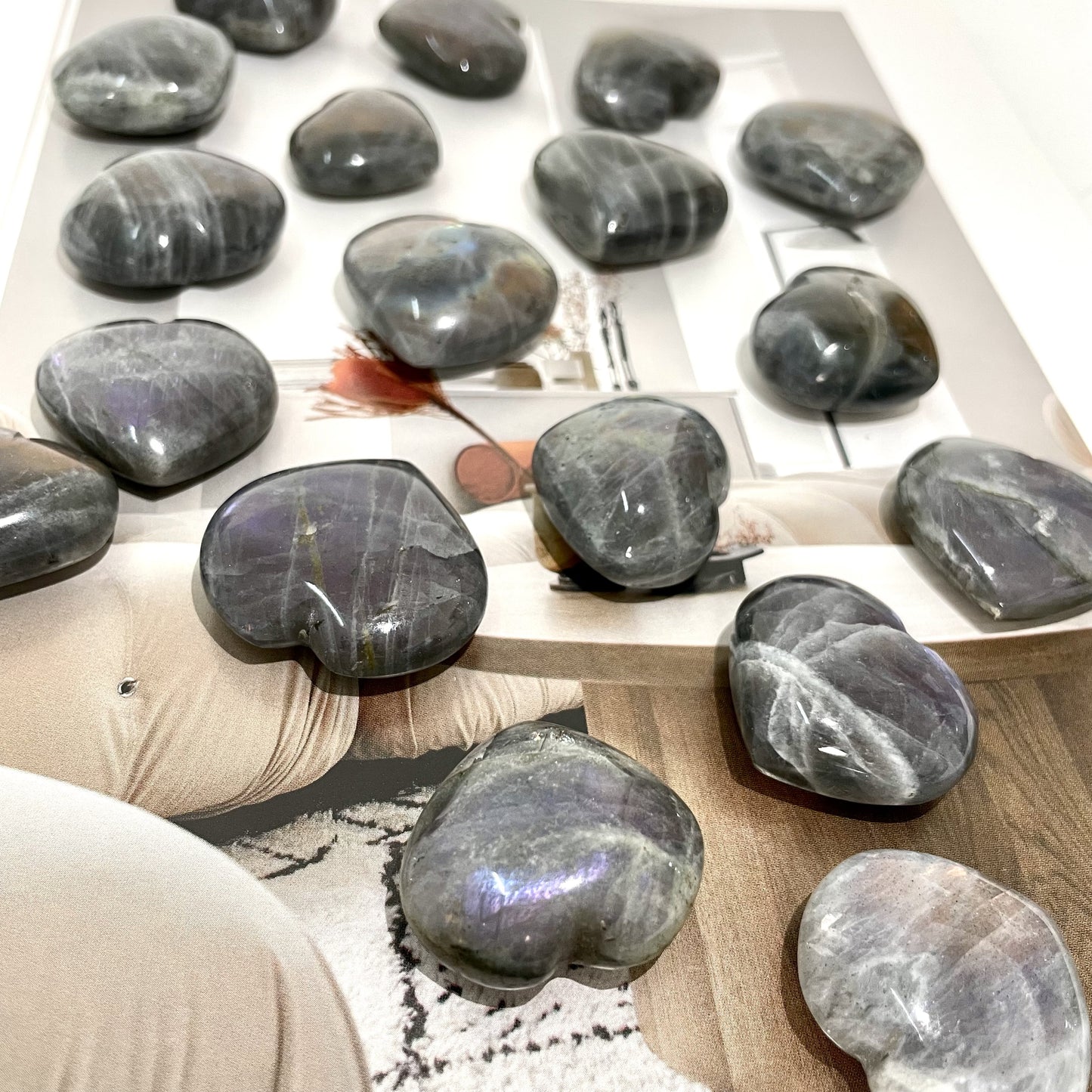 15 Counts 2~4CM Purple Labradorite Heart Stone Big Heart Shape Puff Stones Set Pocket Crystal Healing Tumble Collection Palm Worry Stone Good Luck Charm Meditation Gift Craft Home Decor From IG Crystal