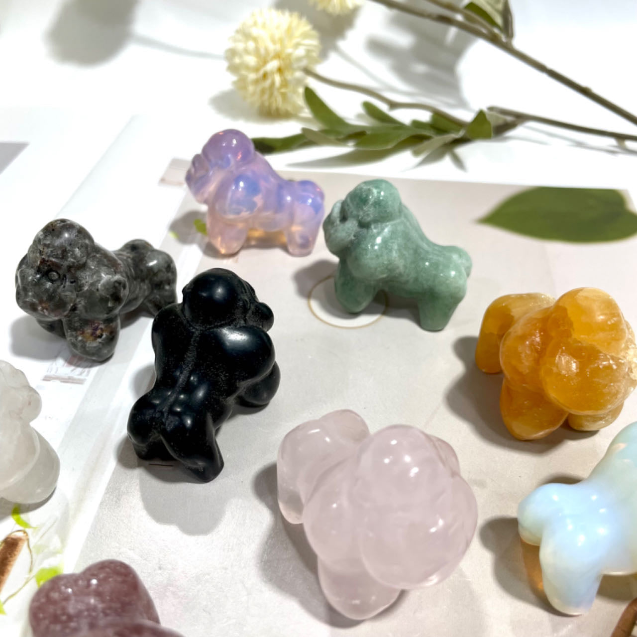 5 Counts Different Materials Small Orangutan Crystal Clear Quartz Rose Quartz Green Aventurine Yooperlite Black Obsidian Red Que Sera Healing Crystal Home Decoration From IG Crystal