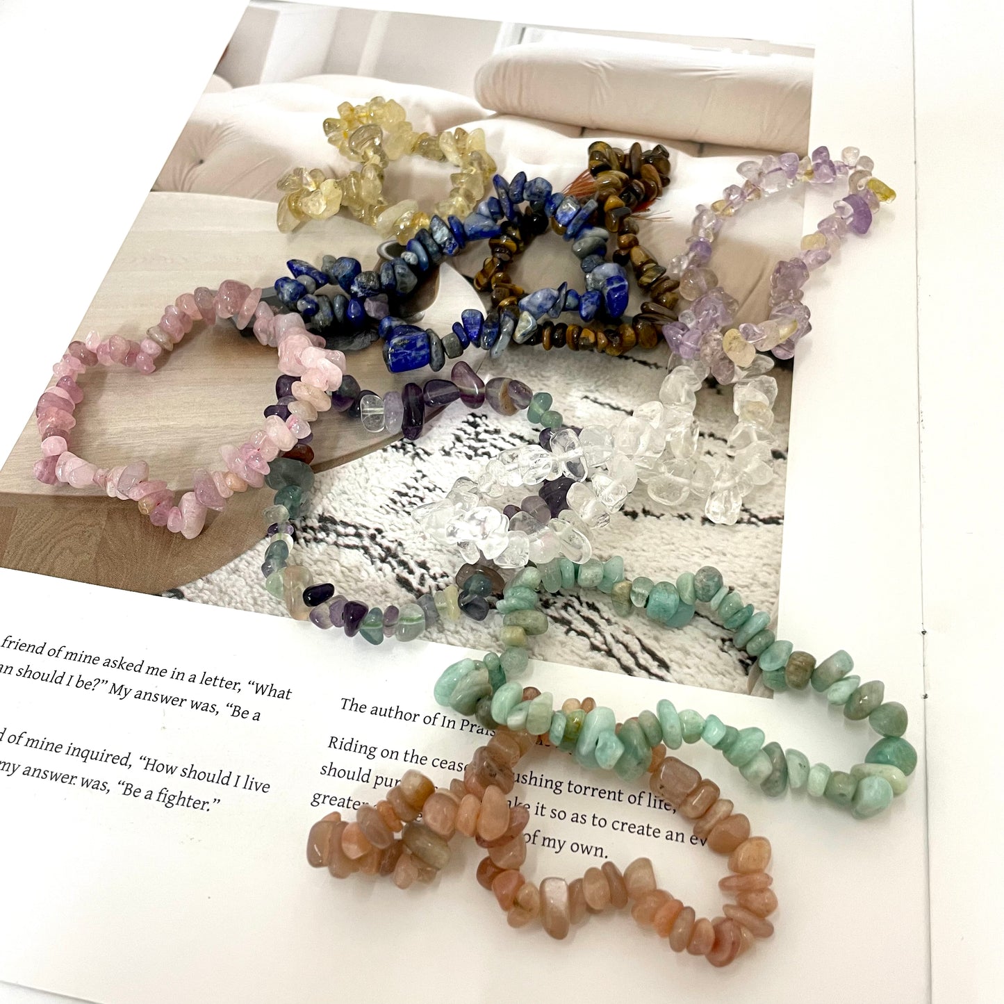 Mix 15pcs Chips Bracelets Set With One PC Gift Box Natural Crystals Healing Crystals Bracelet for Women and Men Teens Crystal Jewelry Shop Pretty Crystals From IG Crystal