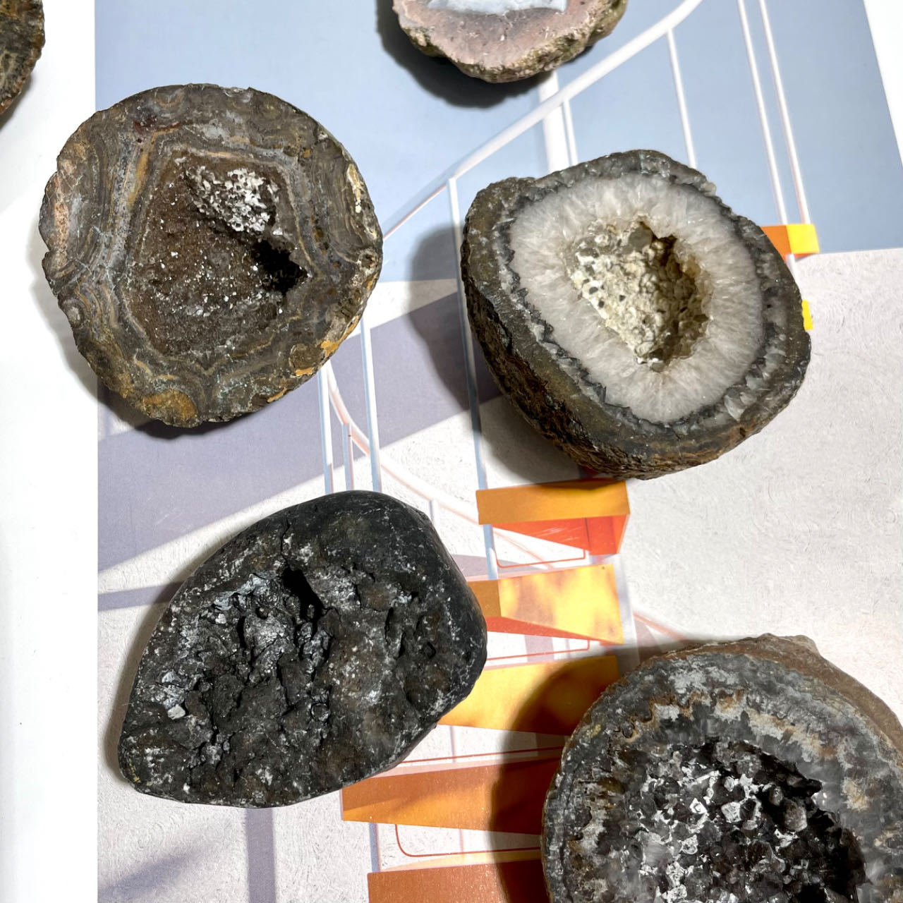 3~5 Counts Natural Stone Crystal Crafts Gift Crystal Druzy Agate Geode Raw Stone For home decor From IG Crystal