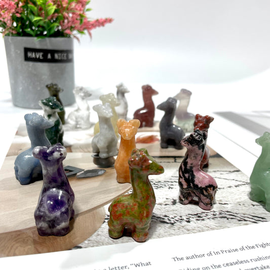 Different Material 4CM Height Small Giraffe Crystal Carvings 8 Counts Rose Quartz Clear Quartz Yellow Tiger Eye Amethyst Sodalite Green Aventurine Rohdnite Kiwi Jasper Healing Crystal Home Decoration From IG Crystal