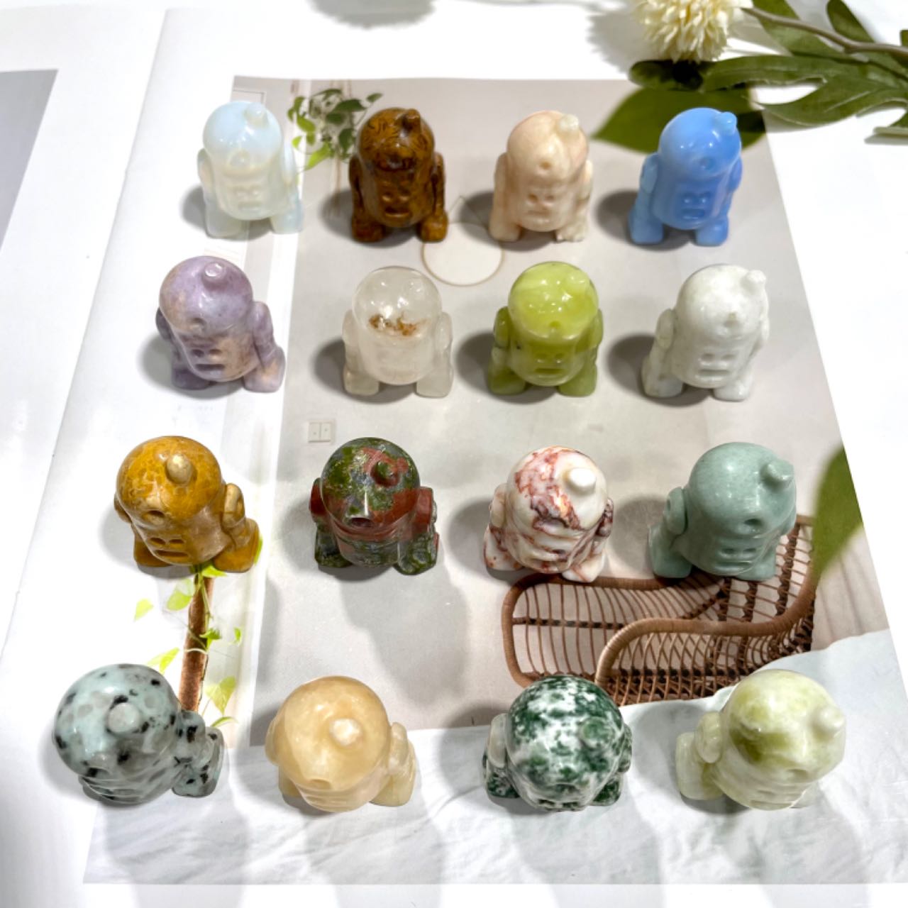 7 Counts Different Materials Small Robot Crystal Amethyst Clear Quartz Kiwi Jasper Green Aventurine Moss Agate Lepidolite Unakite Yellow Jasper Healing Crystal Home Decoration From IG Crystal