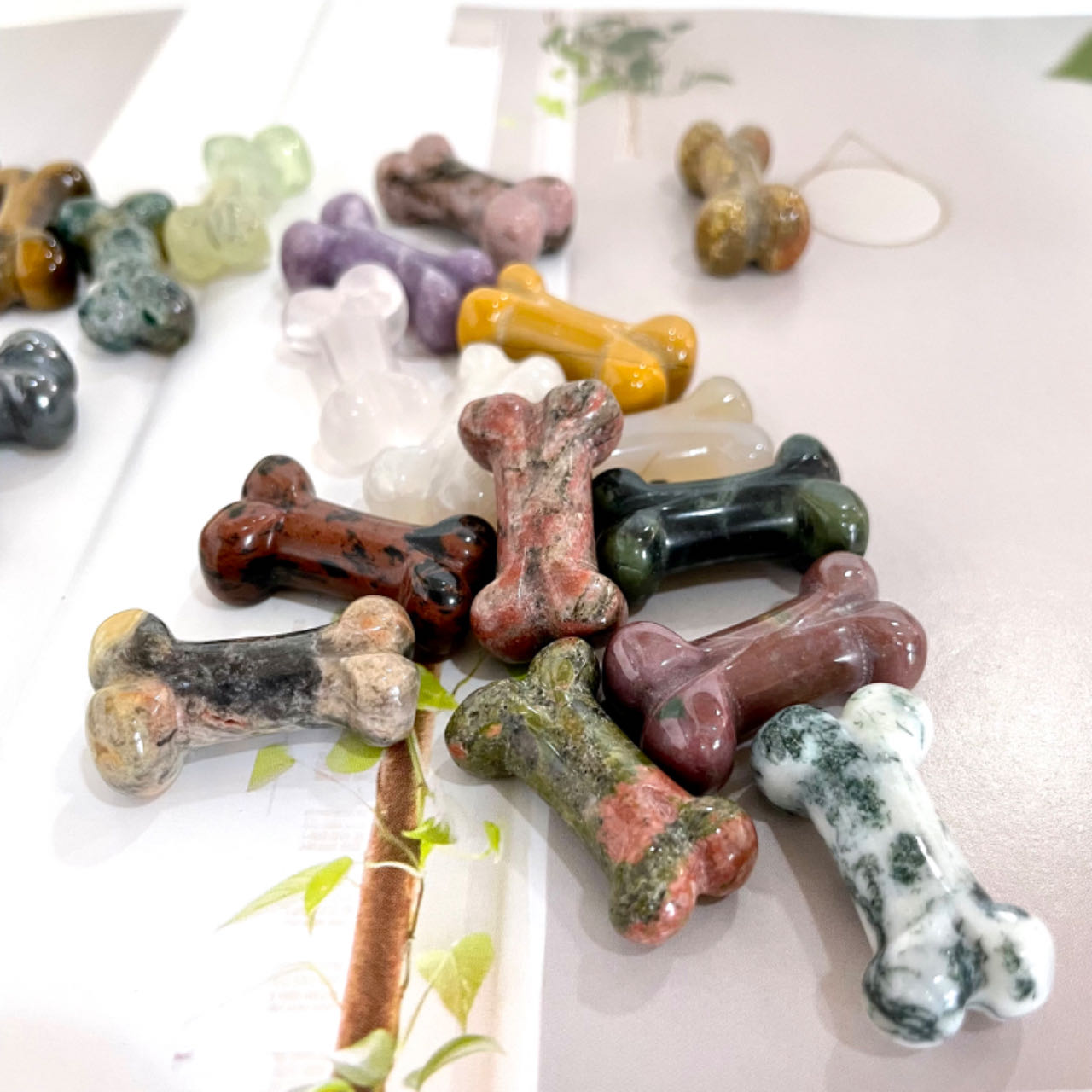 Dog Bone Crystals 10 Counts Carving Healing Stone Home decoration From IG Crystal