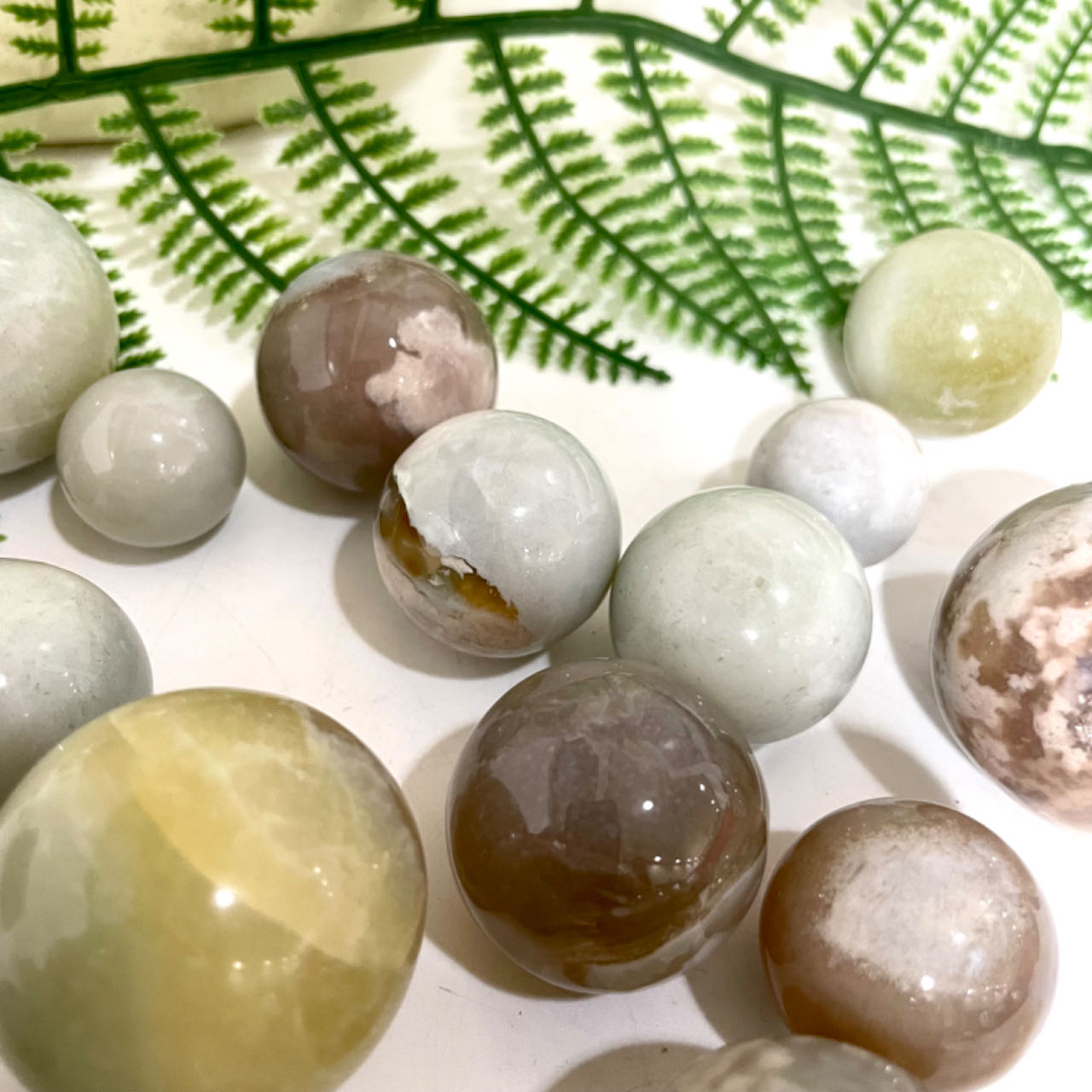 5~7 Counts Small Green Flower Agate Balls 2~4cm Healing Stone Home Decoration From IG Crystal