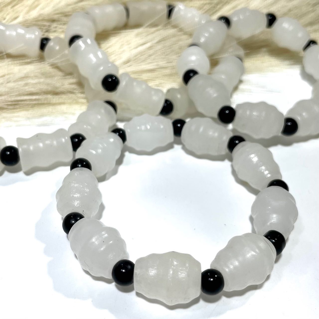 4 Counts Afghanistan White Jade Bracelets Natural Crystals Healing Stones Crystal Jewelry Shop Pretty Crystals From IG Crystal