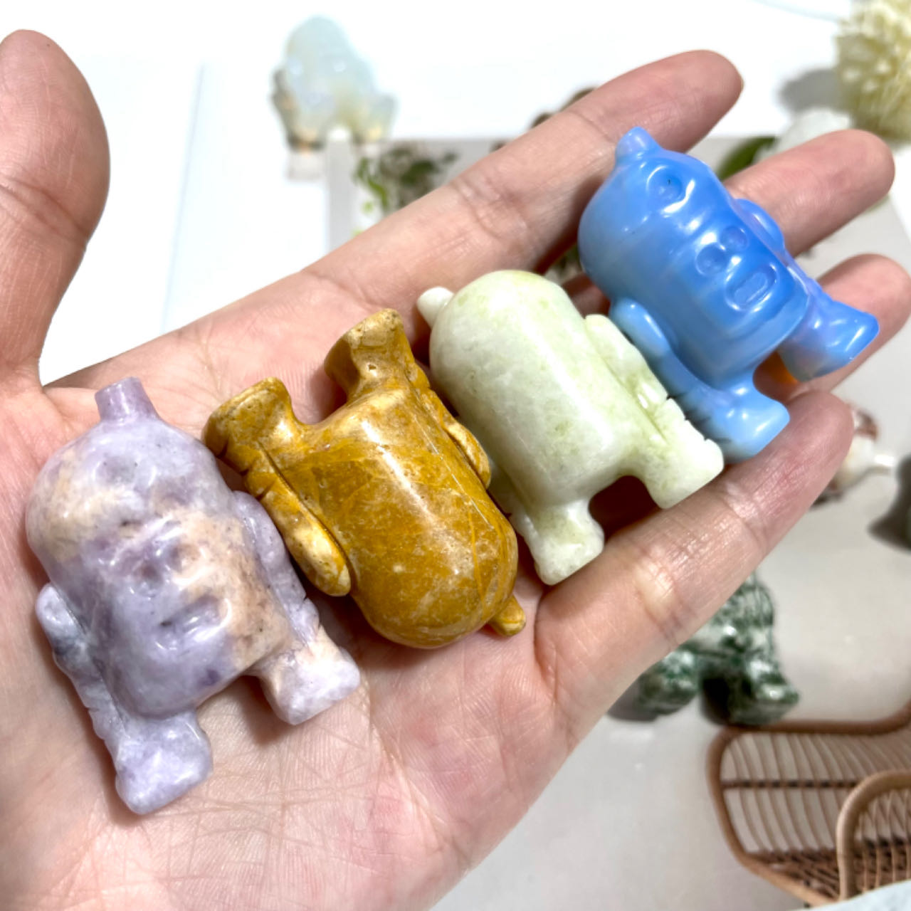7 Counts Different Materials Small Robot Crystal Amethyst Clear Quartz Kiwi Jasper Green Aventurine Moss Agate Lepidolite Unakite Yellow Jasper Healing Crystal Home Decoration From IG Crystal