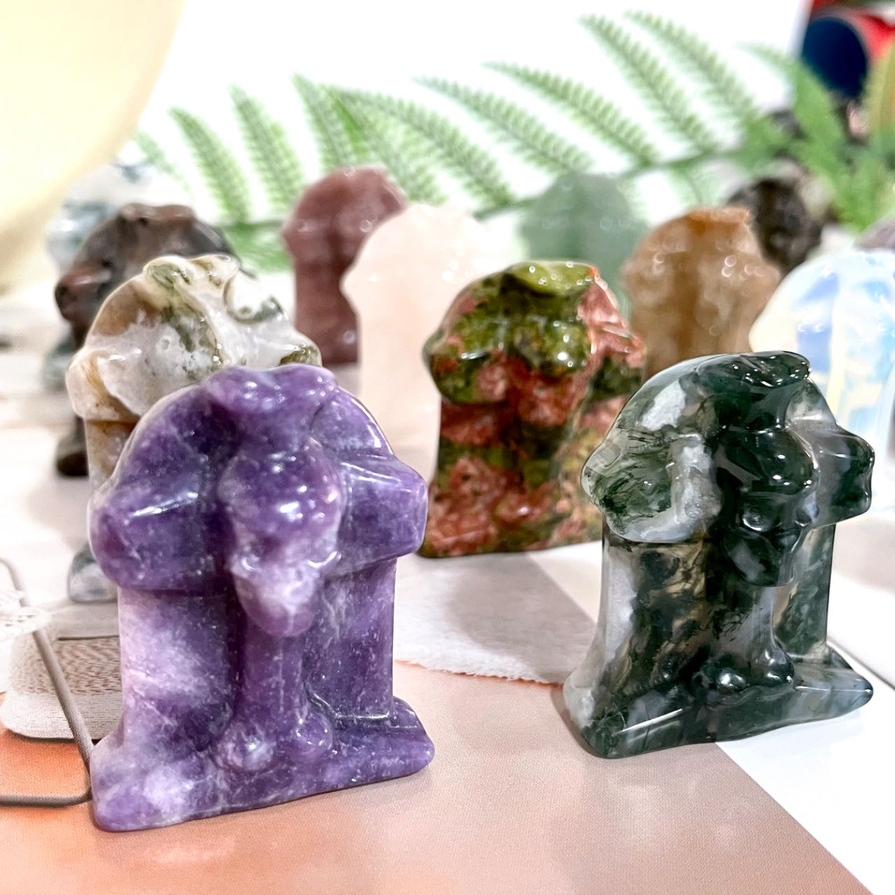 Different Material 4CM Gravestone Crystal 8 Counts Rose Quartz Clear Quartz Yellow Tiger Eye Amethyst Sodalite Green Aventurine Rohdnite Kiwi Jasper Healing Crystal Home Decoration From IG Crystal