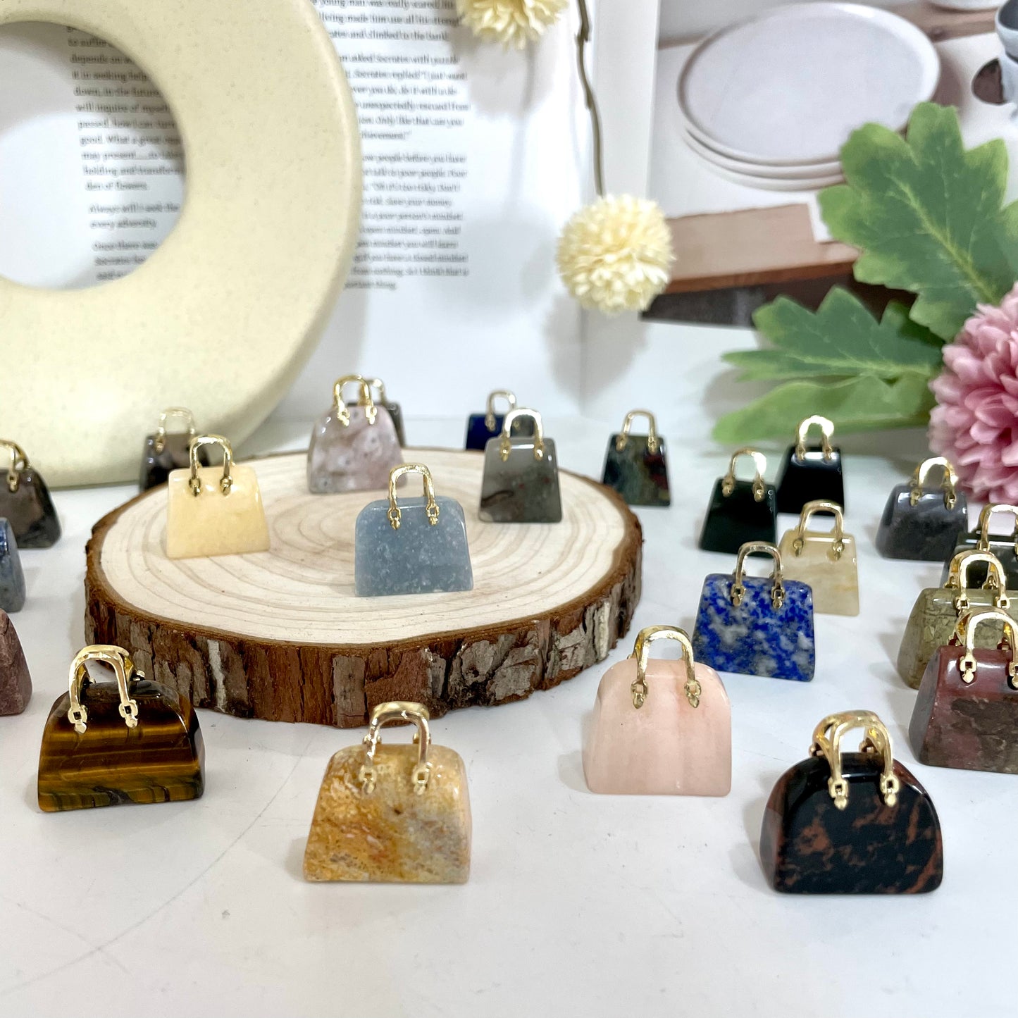 Different Maerail Small Handbag Crystal Stochastic 20PCS Rose Quartz Yellow Crystal Pink Flower Agate Red Jasper Sodalite Sunstone Que Sera Fire Quartz Carribean Caloit Kiwi Jasper Yellow Calcite Dragon Blood Yooperlite From IG Crystal