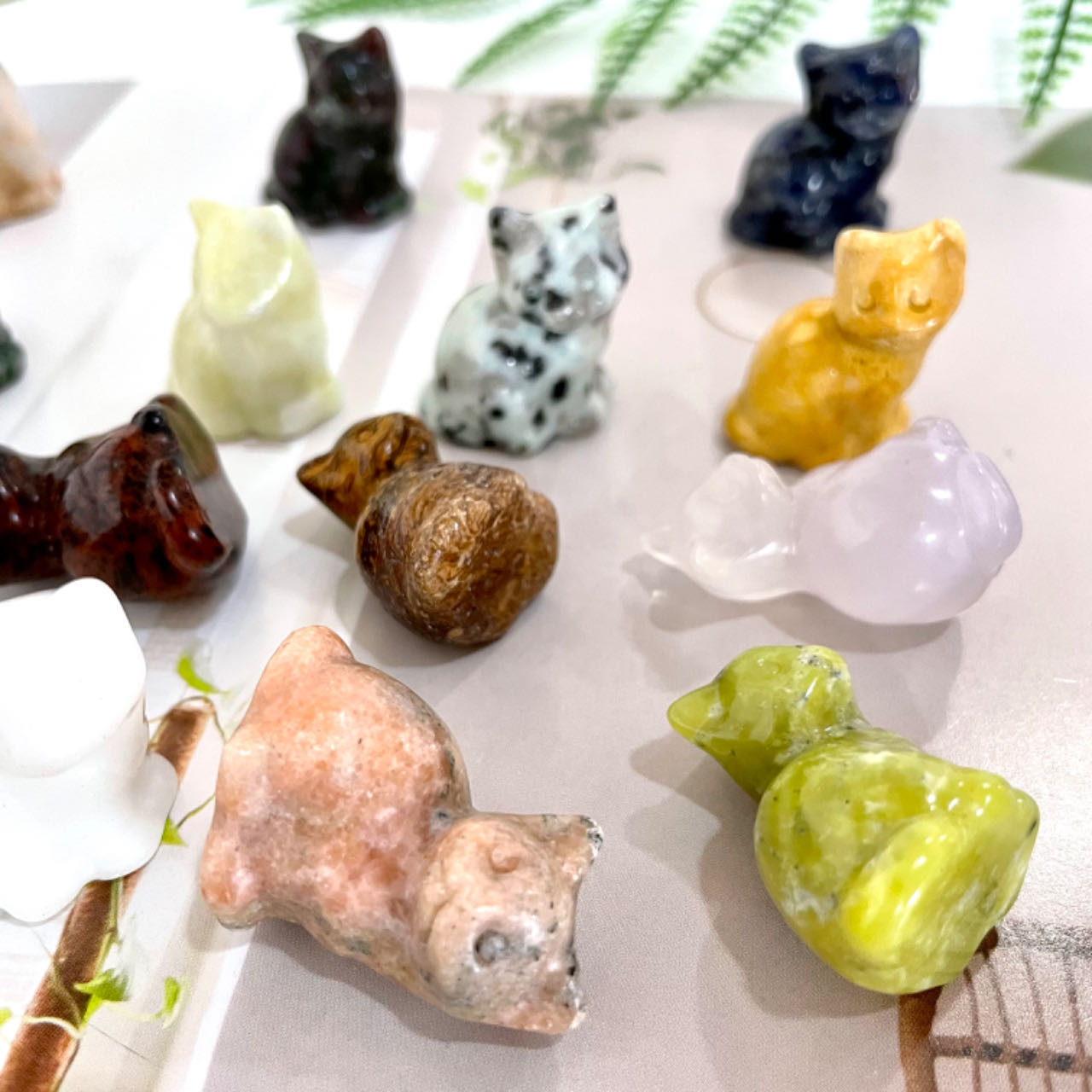 Different Material 3CM Height Small Cat Crystal 10 Counts Rose Quartz Clear Quartz Yellow Tiger Eye Amethyst Sodalite Green Aventurine Rohdnite Kiwi Jasper Healing Crystal Home Decoration From IG Crystal