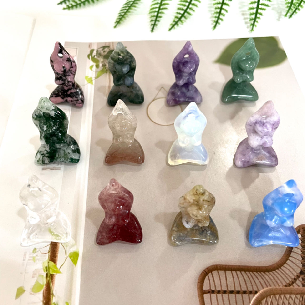 10 Counts Different Material Yoga Lady Crystal Rose Quartz Clear Quartz Kiwi Jasper Sodalite Amethyst Opalite Unakite Healing Crystal From IG Crystal