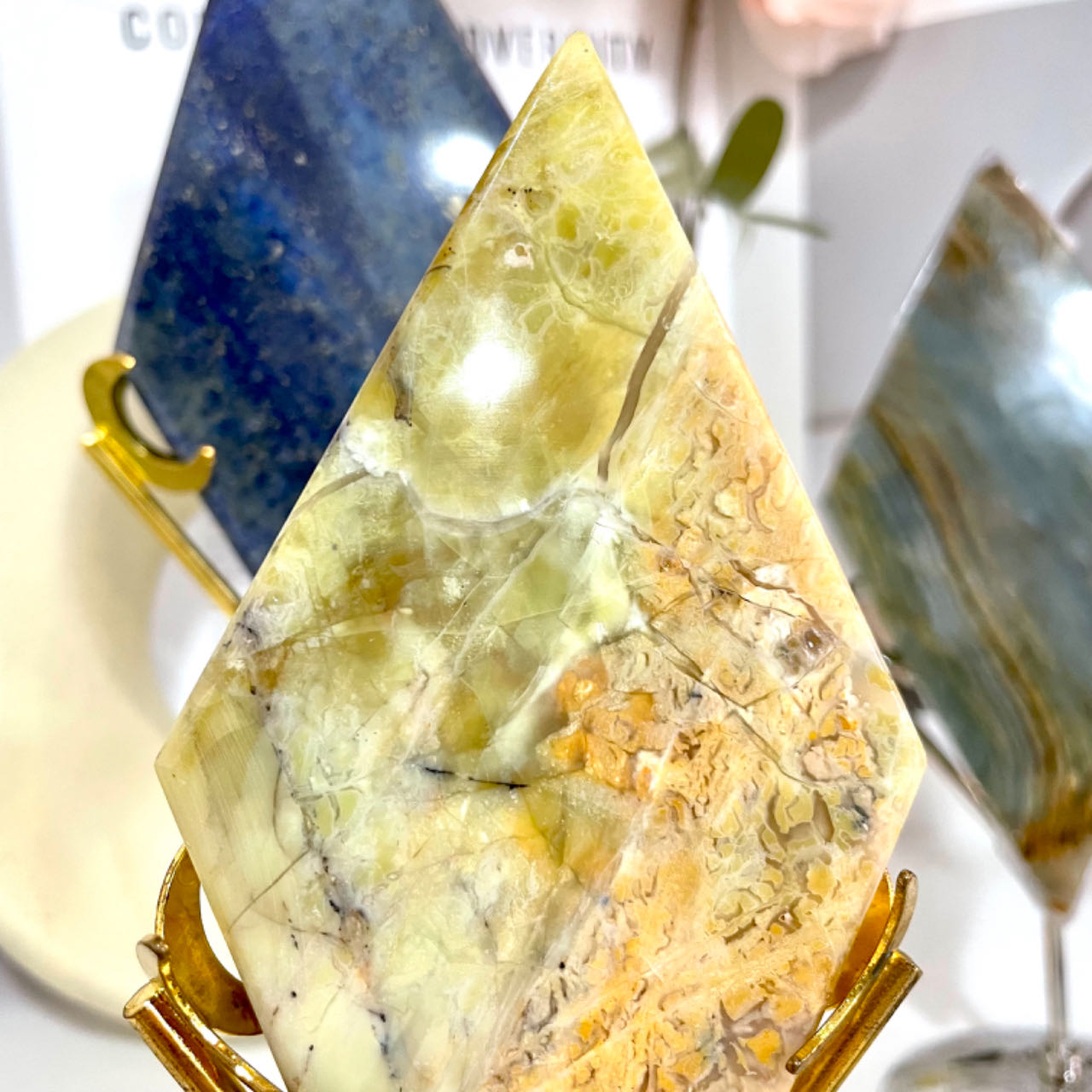 Rhombus Blue Onyx Crazy Lace Agate Blue Apatite Lapis Lazuli Crystal With Stand Set Rhomboid Shaped Stone Decorative Healing Crystal Slices Office Home Decor Reiki Healing Gifts From IG Crystal