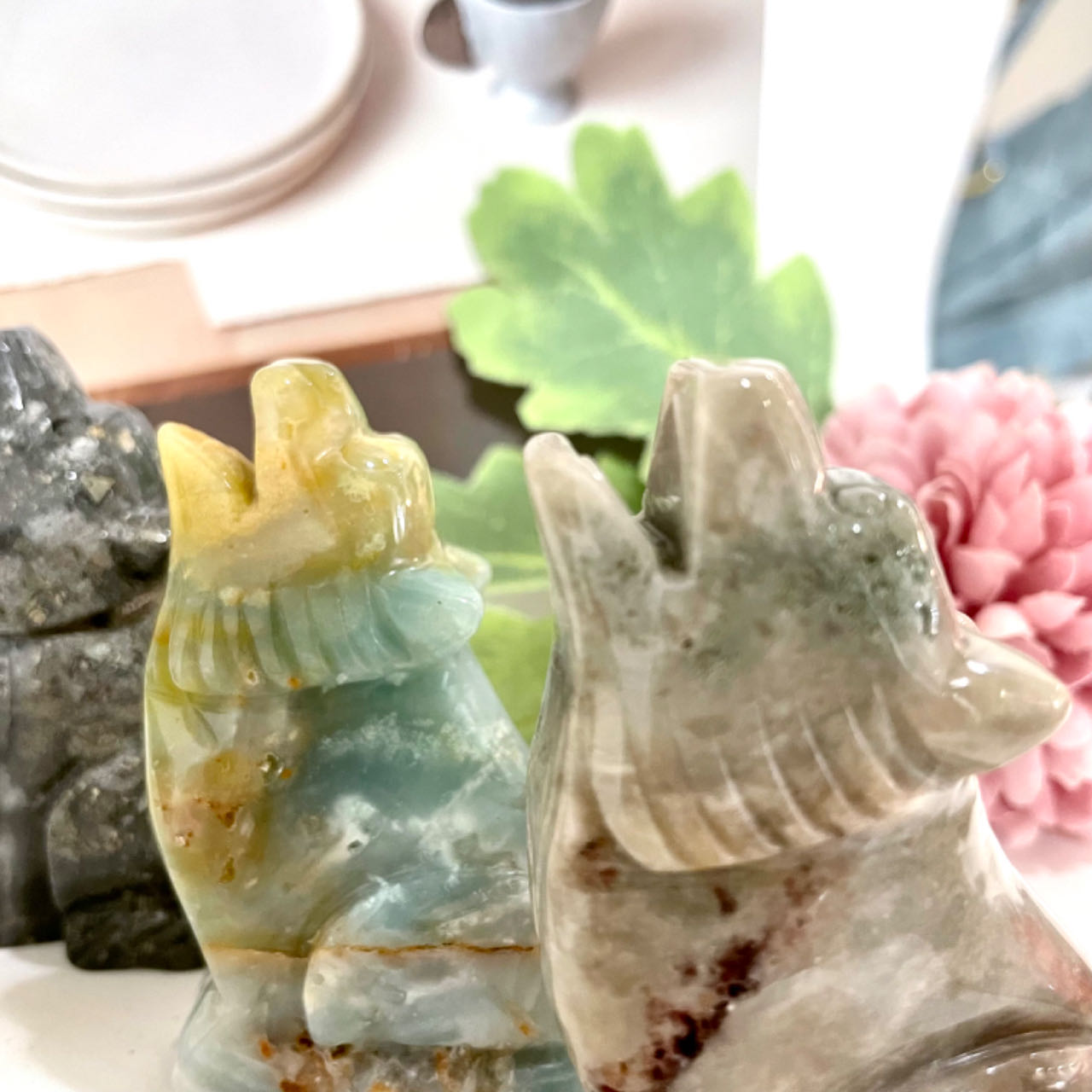 Different Maerail Wolf Crystal Stochastic 2PCS Rose Quartz Clear Quartz Black Obsidian Green Aventurine Kiwi Jasper Carribean Calcit Yellow Tiger Eyes From IG Crystal