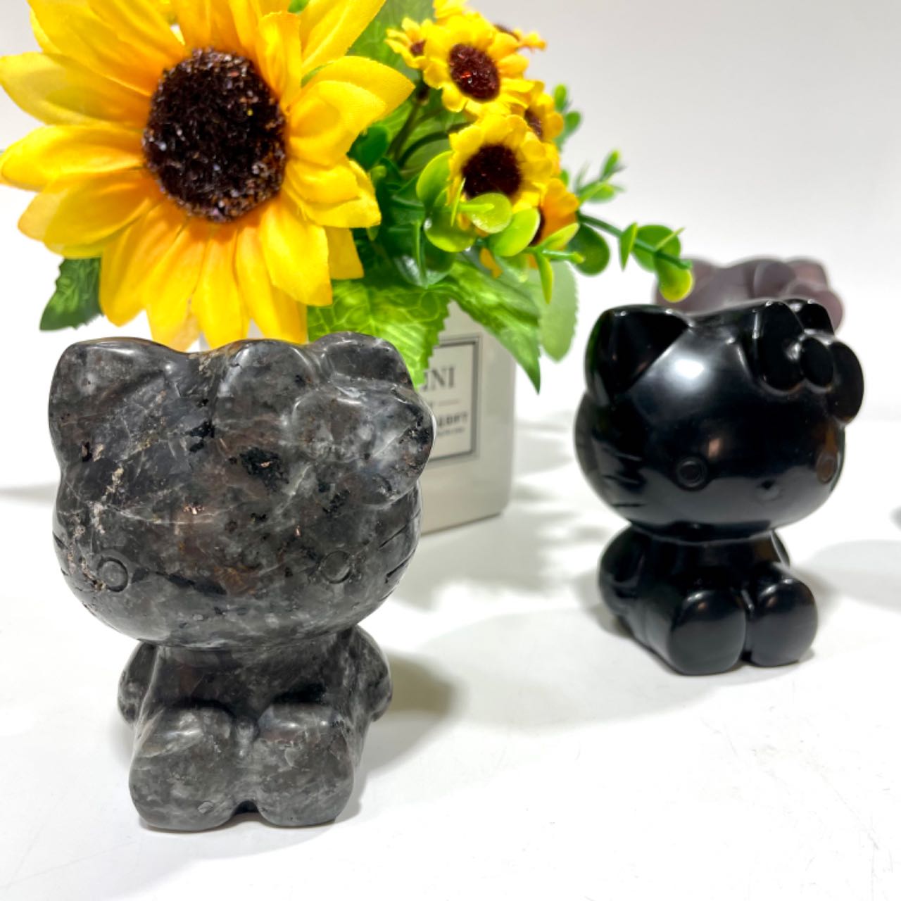 2 Counts 7.5CM Height Different Materials Hello Kitty Crystal Carvings Healing Crystal Gem Reiki Healing Home Decor Crystal Jewelry Shop Pretty Crystals From IG Crystal