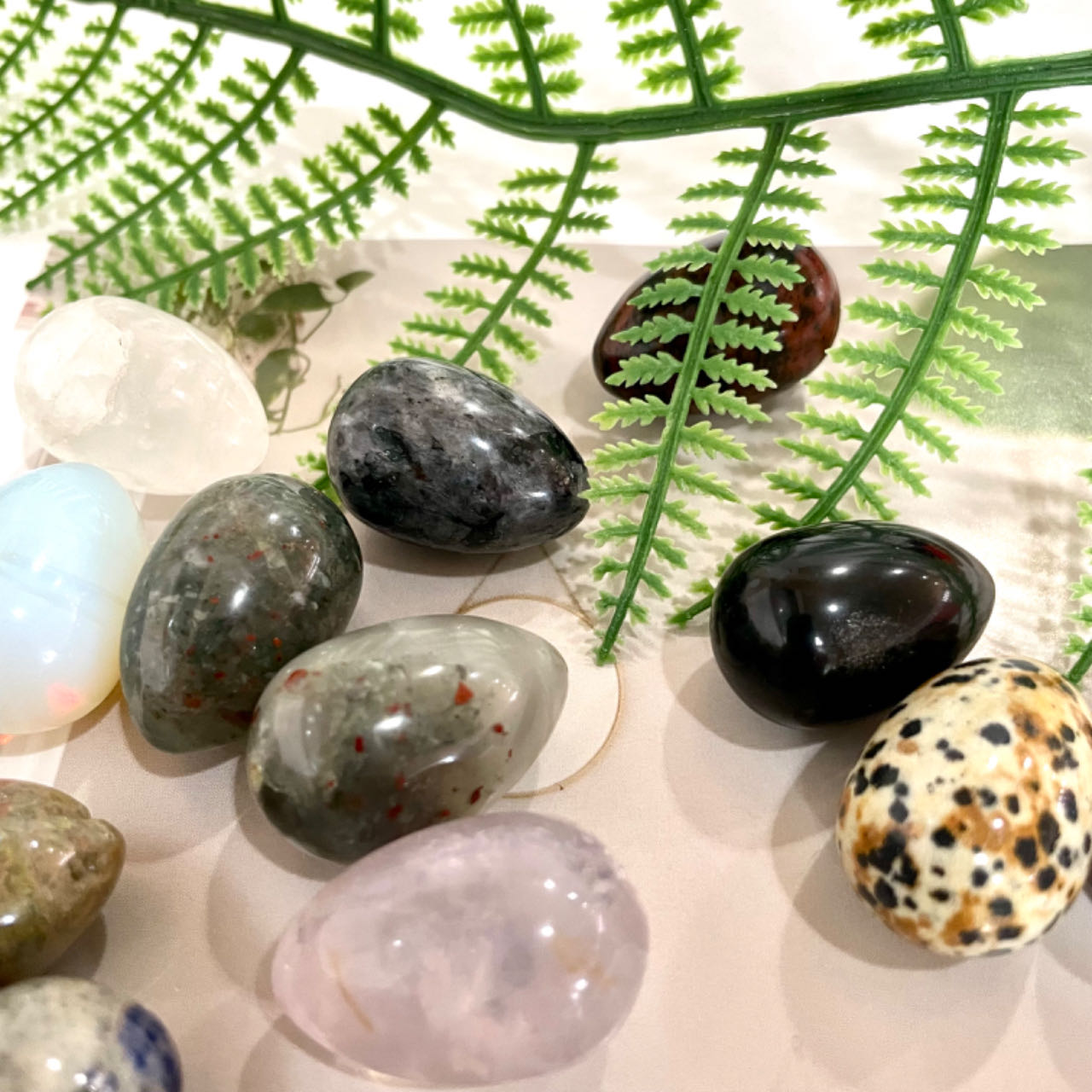 12 Counts Different Material 3CM Egg Crystal Rose Quartz Clear Quartz Kiwi Jasper Sodalite Amethyst Opalite Unakite Healing Crystal From IG Crystal