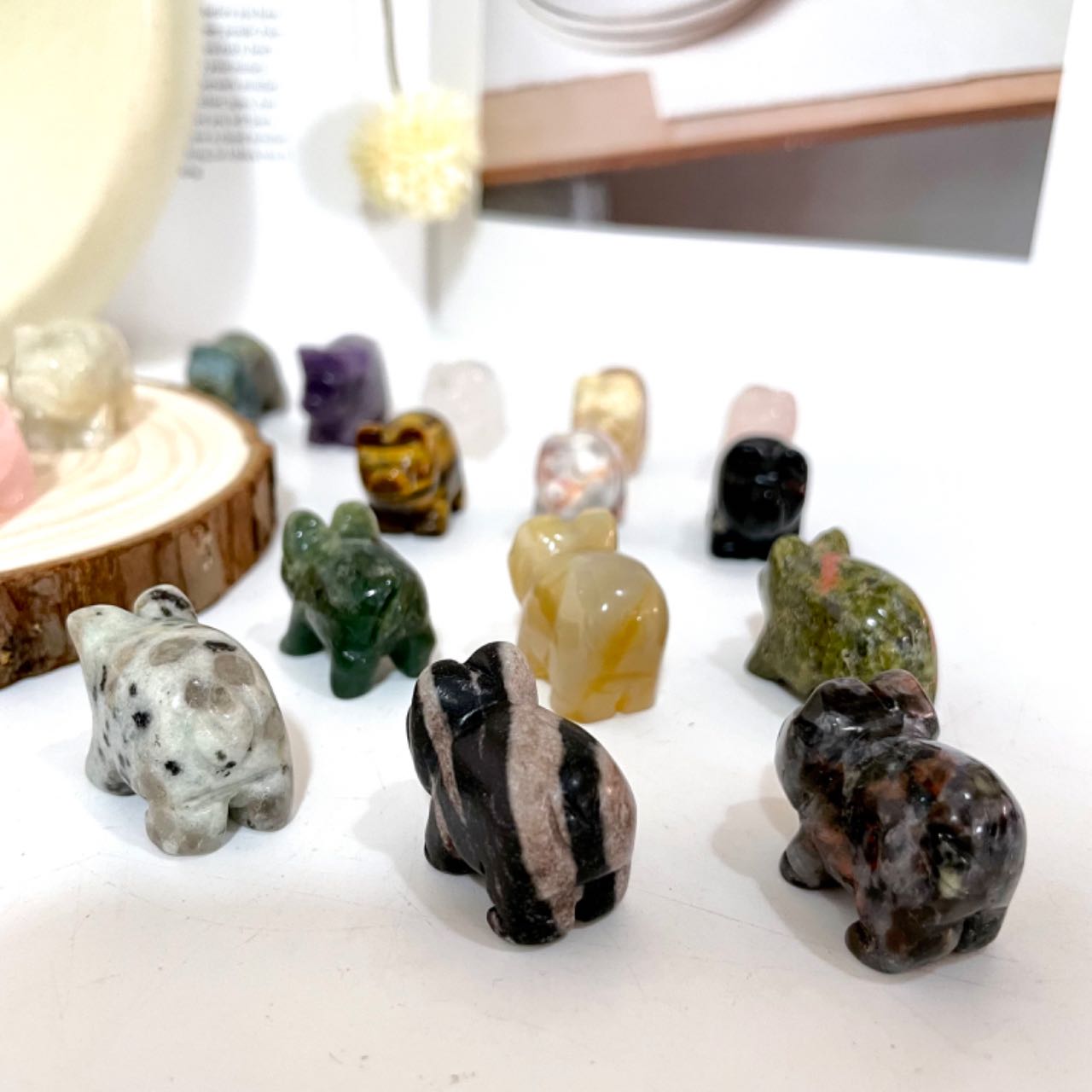 10 Counts Small Pigs Crystal 3cm Different Stones Healing Stone Home Decoration From IG Crystal