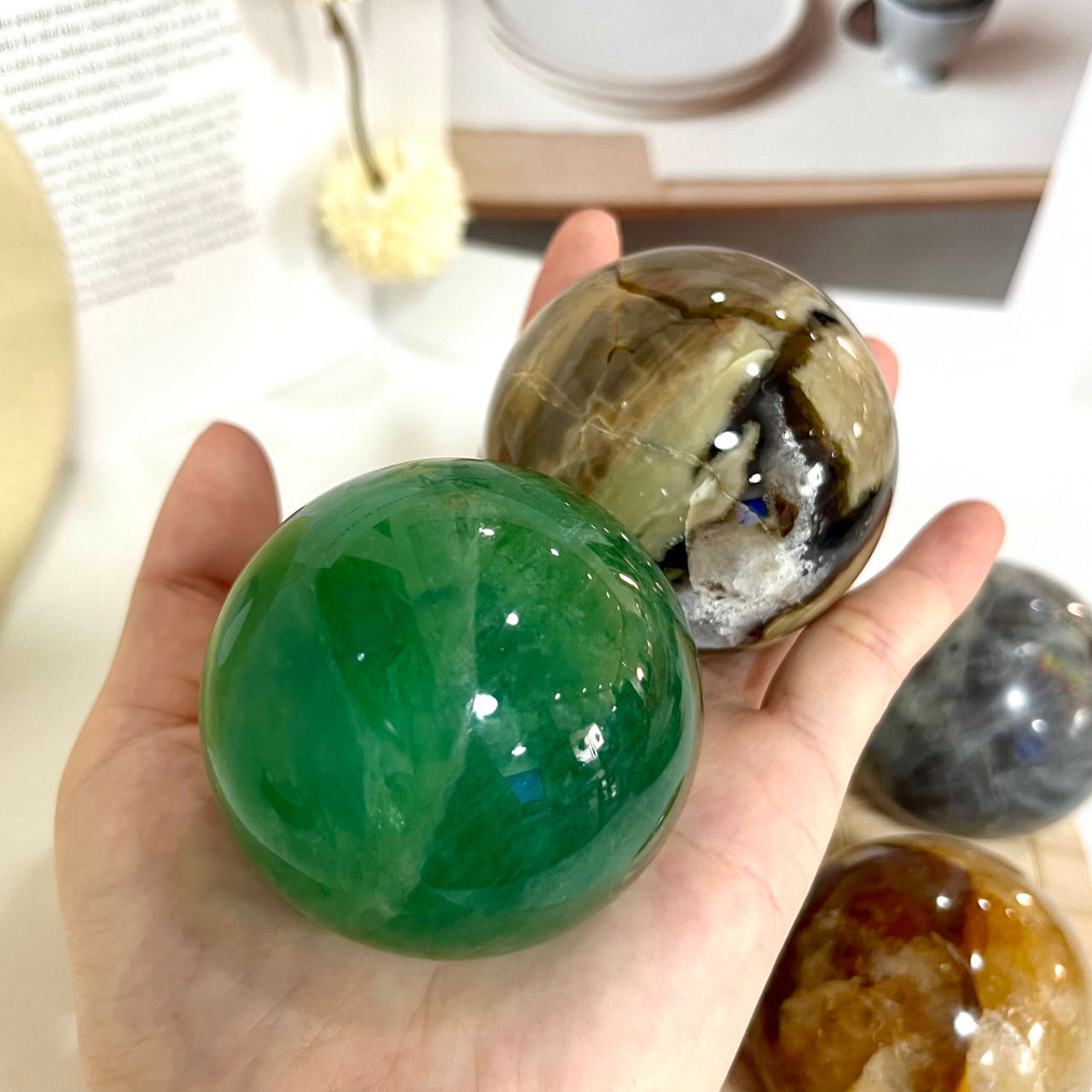 7 Colors Crystal Balls With Wood Stand Set Carnelian Volcanic Agate Green Phantom Quartz Green Fluorite Labradorite Golden Healer Blue Calcite From IG Crystal
