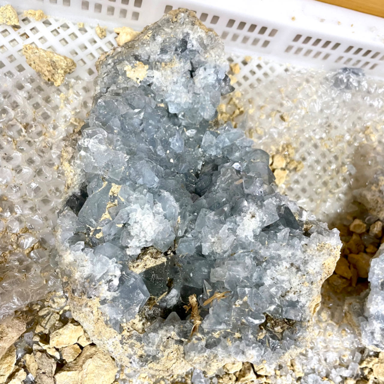 2kg Big Celestite Cluster Geode Healing Crystal Gem Reiki Healing Home Decor Crystal Jewelry Shop Pretty Crystals From IG Crystal