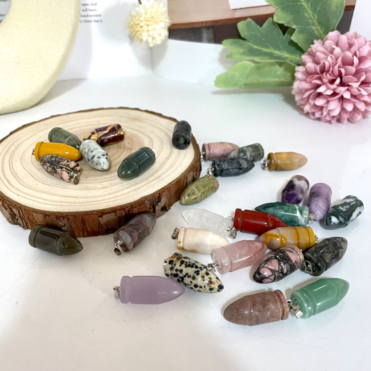 Stochastic 10PCS Different Maerail Crystal Decklace Star Bullet Crucifix Crystal Wand Amethyst Chips Healing Stone From IG Crystal