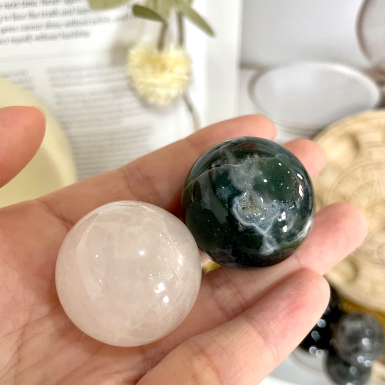 7PCS 3CM Crystal Balls With Wood Stand Set White Calcite Moss Agate Dream Amethyst Unakite Red Jasper Black Obsidian Lavakite From IG Crystal