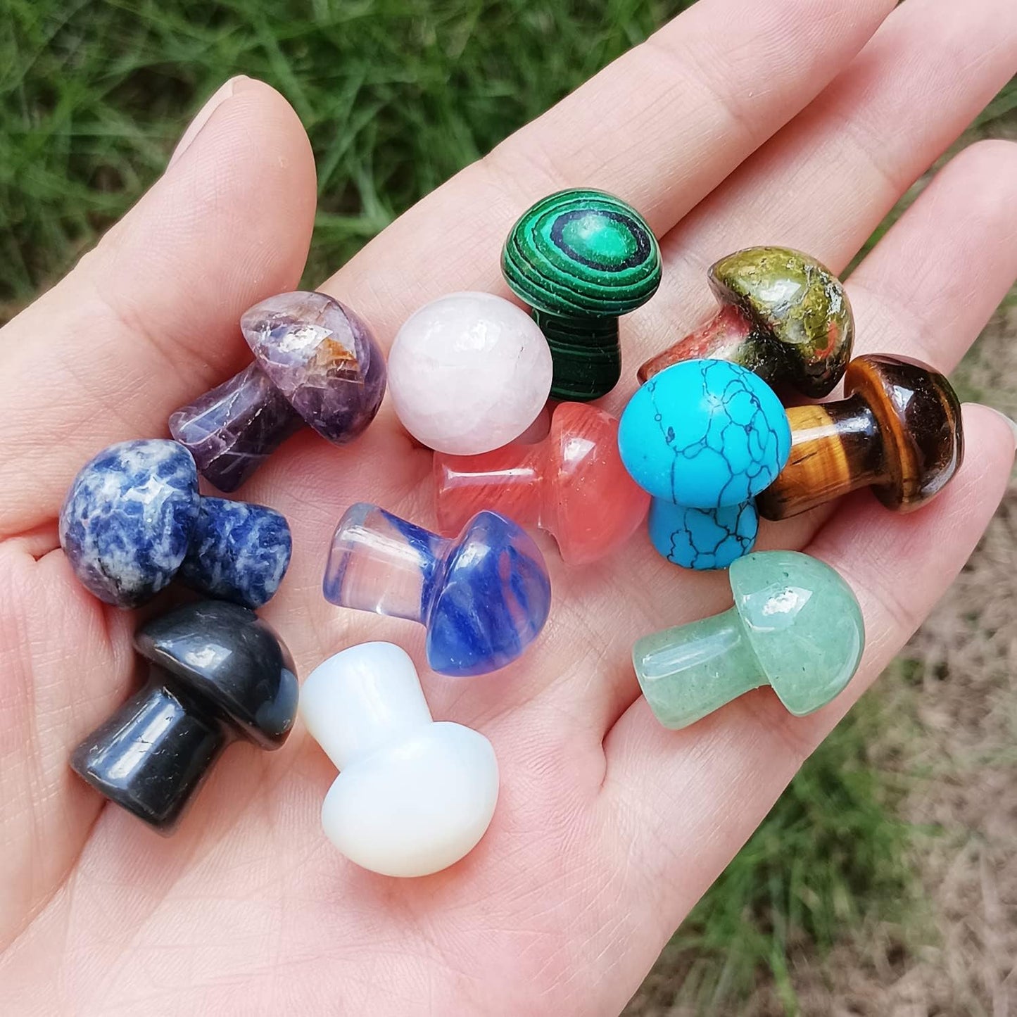 IG Crystal Different Material High Quality Natural Mushroom Crystals Clear Quartz Rose Quartz Green Aventurine Yooperlite Black Obsidian Red Que Sera Healing Crystal Home Decoration