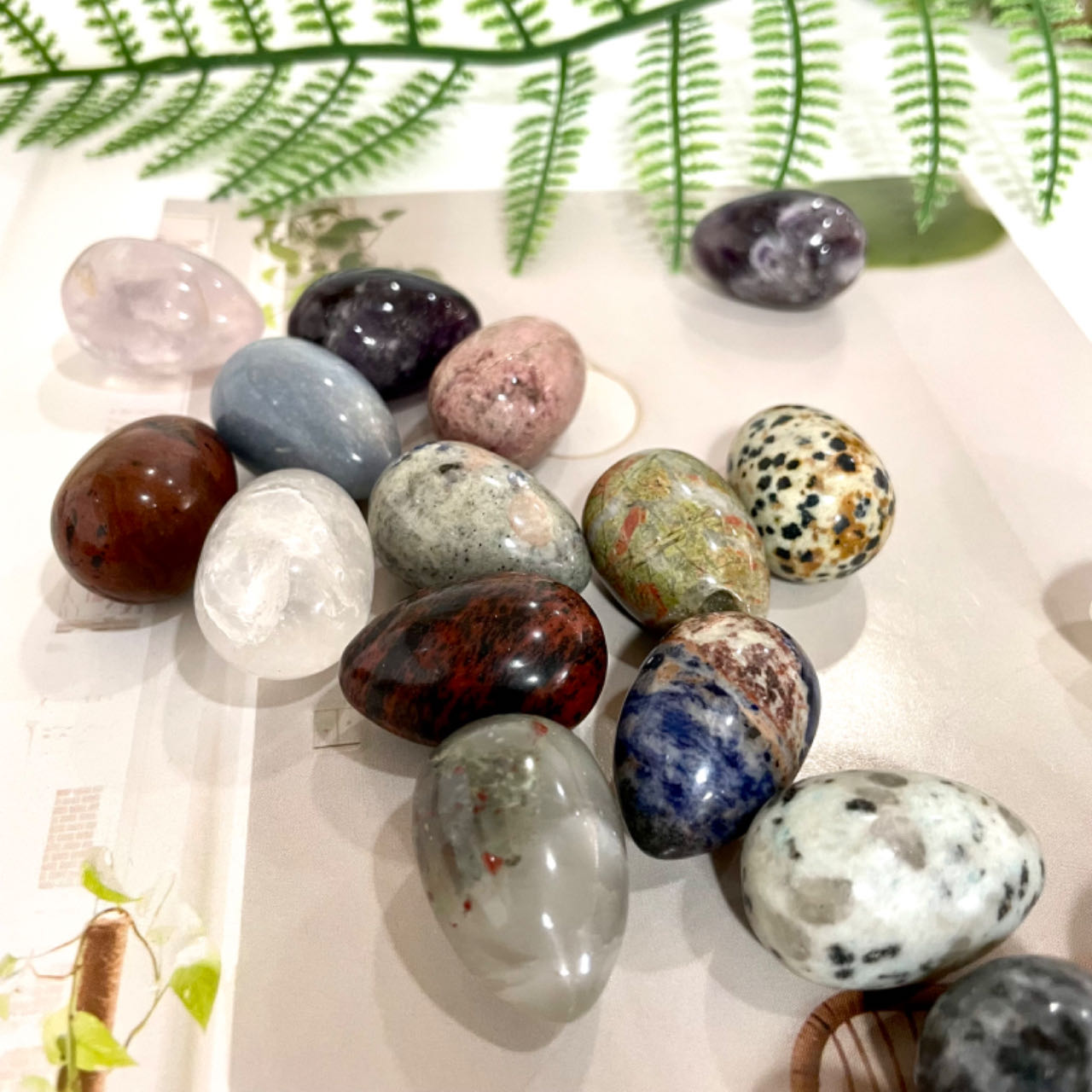 12 Counts Different Material 3CM Egg Crystal Rose Quartz Clear Quartz Kiwi Jasper Sodalite Amethyst Opalite Unakite Healing Crystal From IG Crystal