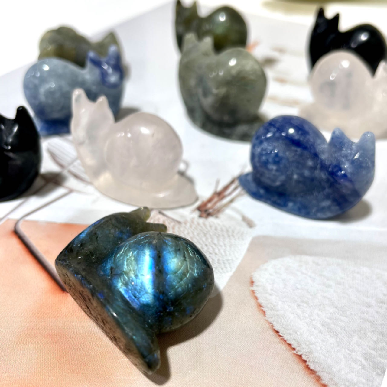 3 Counts Small Snail Crystal Labradorite Clear Quartz Obsidian Sodalite Healing Crystal Home Decoration From IG Crystal