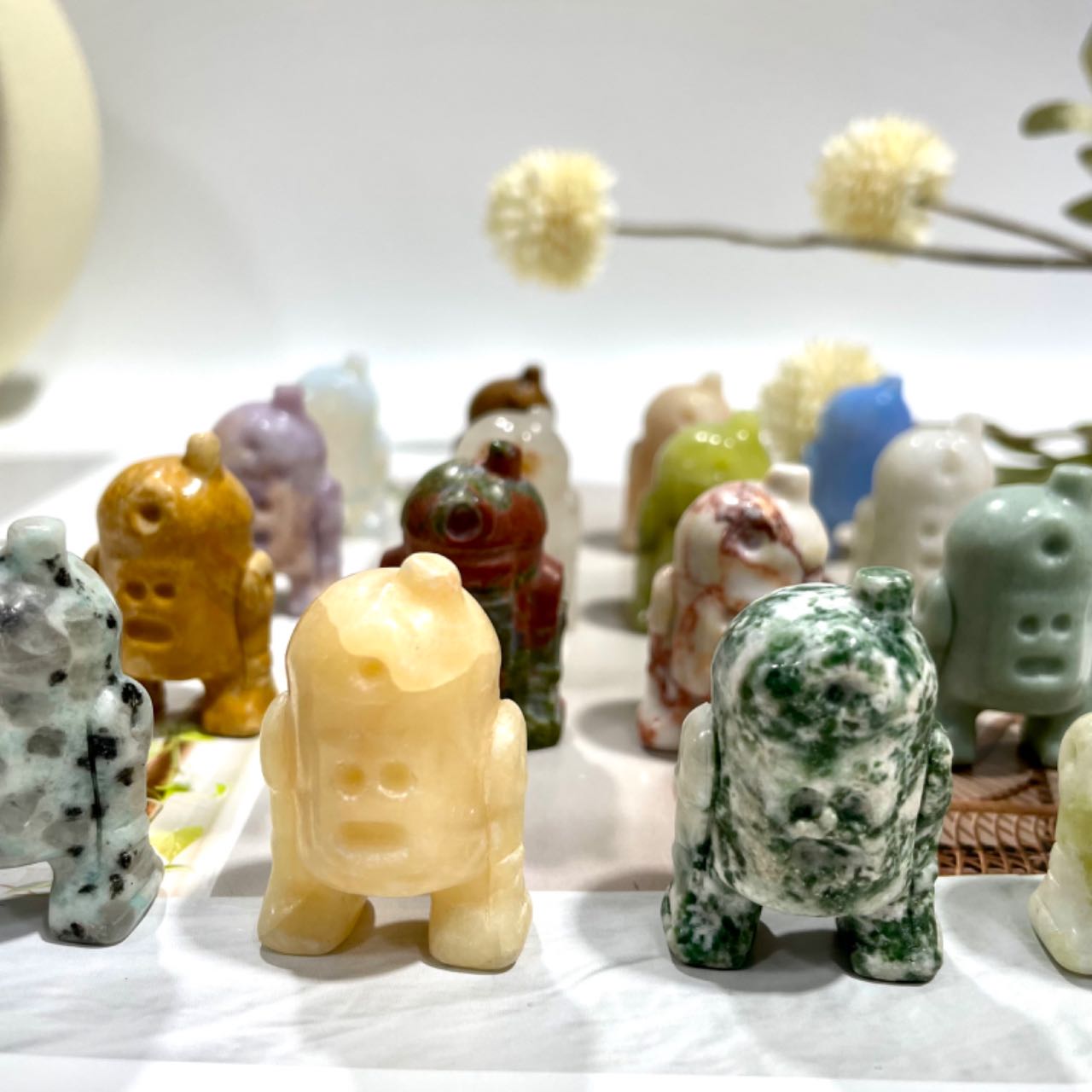7 Counts Different Materials Small Robot Crystal Amethyst Clear Quartz Kiwi Jasper Green Aventurine Moss Agate Lepidolite Unakite Yellow Jasper Healing Crystal Home Decoration From IG Crystal