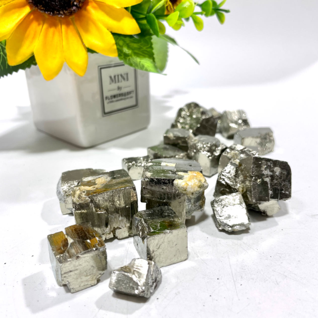 Pyrite Crystal Stone for Tumbling Cabbing Decoration Polishing Quartz Ore Crystals Stone Ornaments Home Decor Gift From IG Crystal