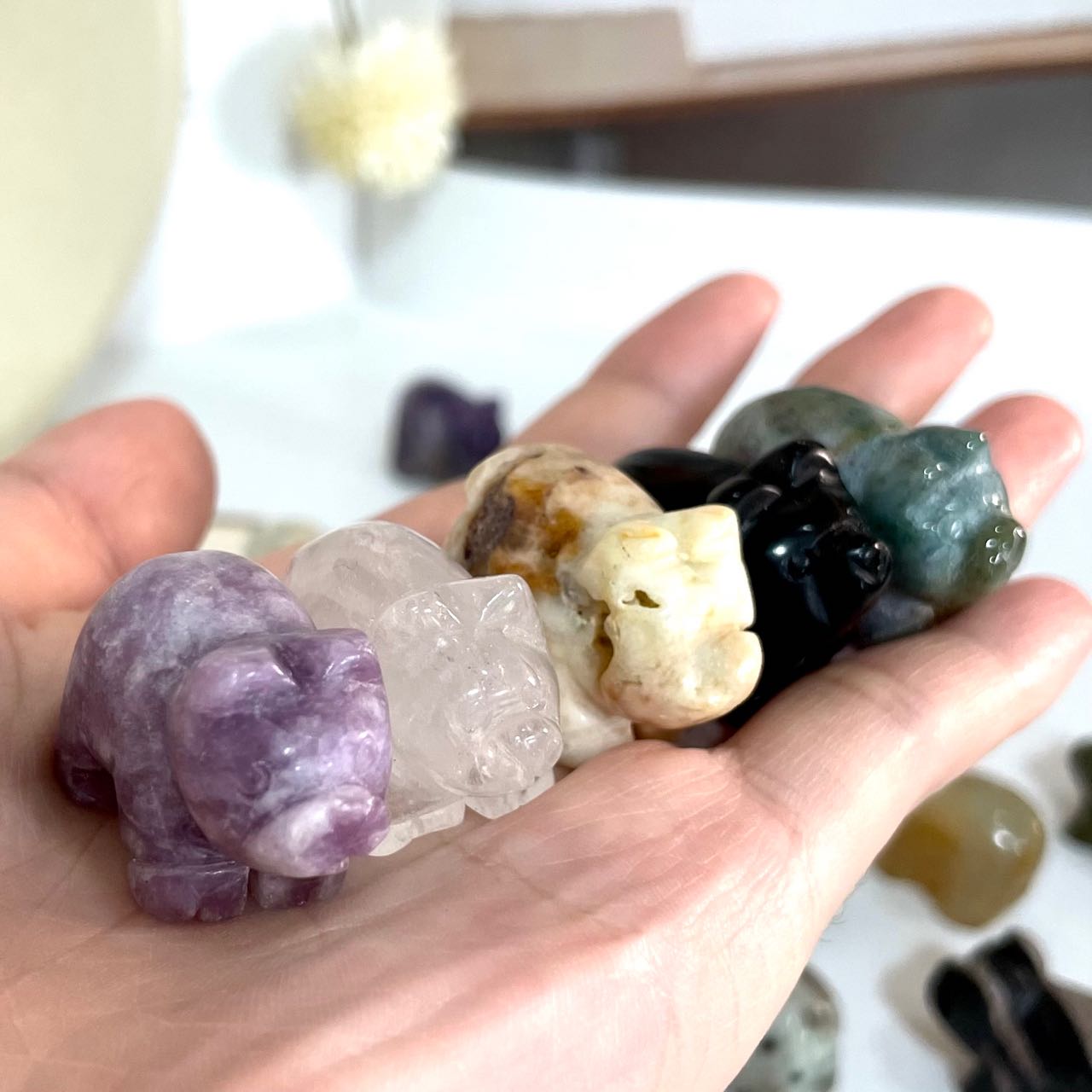 10 Counts Small Pigs Crystal 3cm Different Stones Healing Stone Home Decoration From IG Crystal