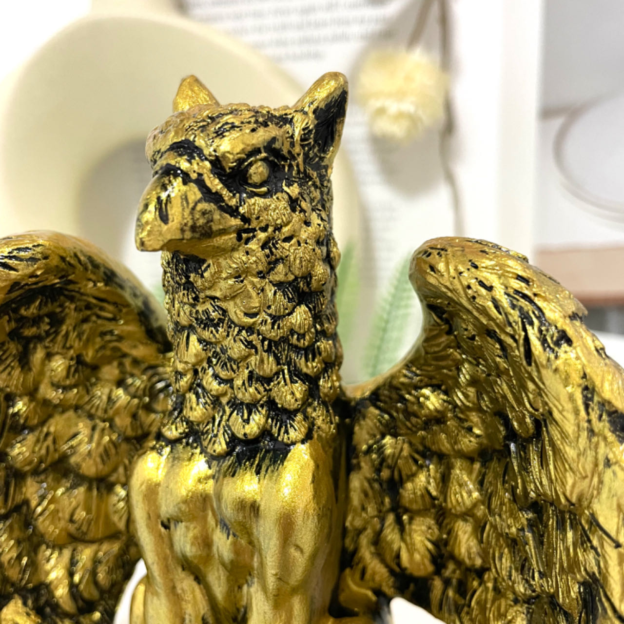 1PCS Eagle Stand Golden Healing Stone Home Decoration For Crystal Ball From IG Crystal
