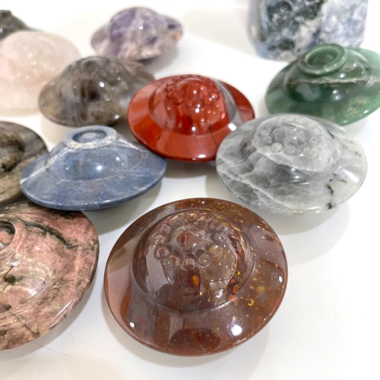 Different Maerail UFO Crystal Clear Quartz Rose Quartz Dalmatian Jasper Amethyst Stochastic 10PCS about 5CM From IG Crystal