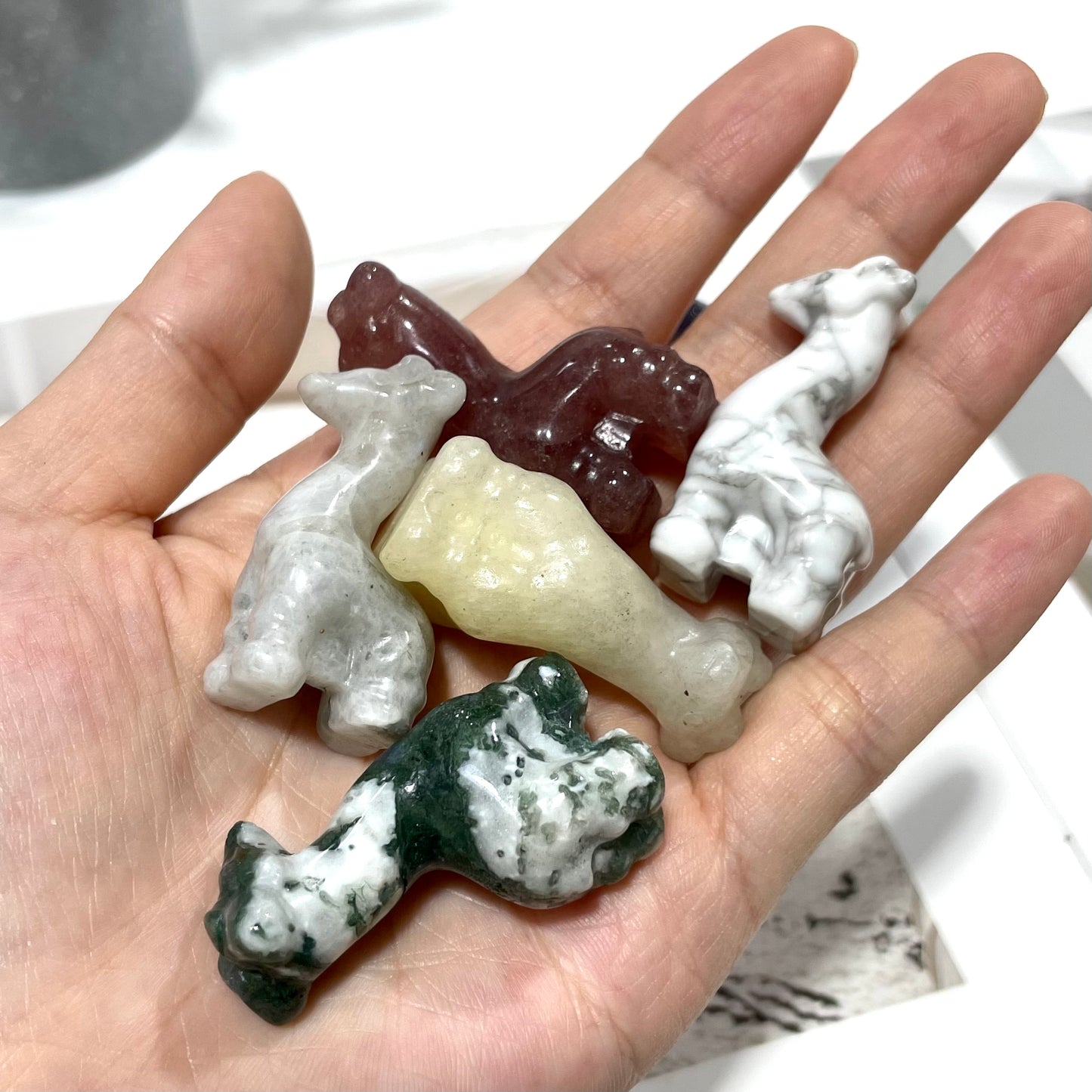 Different Material 4CM Height Small Giraffe Crystal Carvings 8 Counts Rose Quartz Clear Quartz Yellow Tiger Eye Amethyst Sodalite Green Aventurine Rohdnite Kiwi Jasper Healing Crystal Home Decoration From IG Crystal