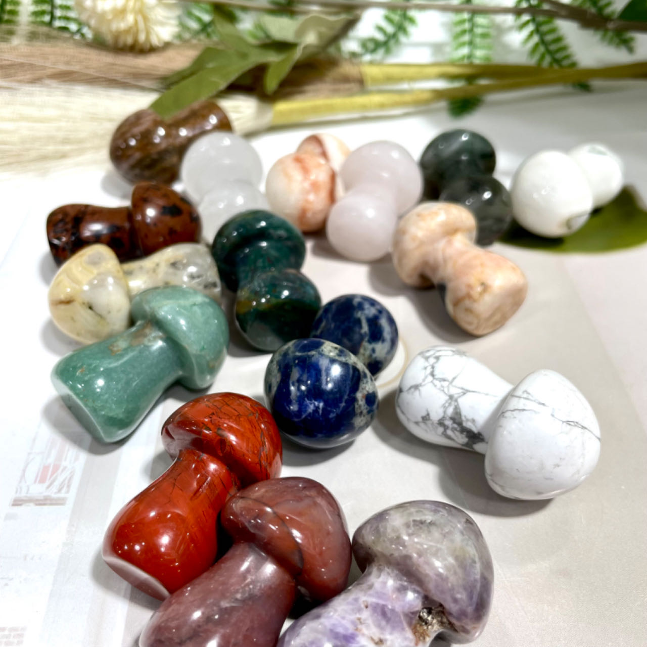 10 Counts Different Material 1.5 Inch Mushroom Crystal Clear Quartz Rose Quartz Lavakite Red Obsidian Fire Quartz Amethyst Green Aventurine Healing Stone Home Decoration From IG Crystal