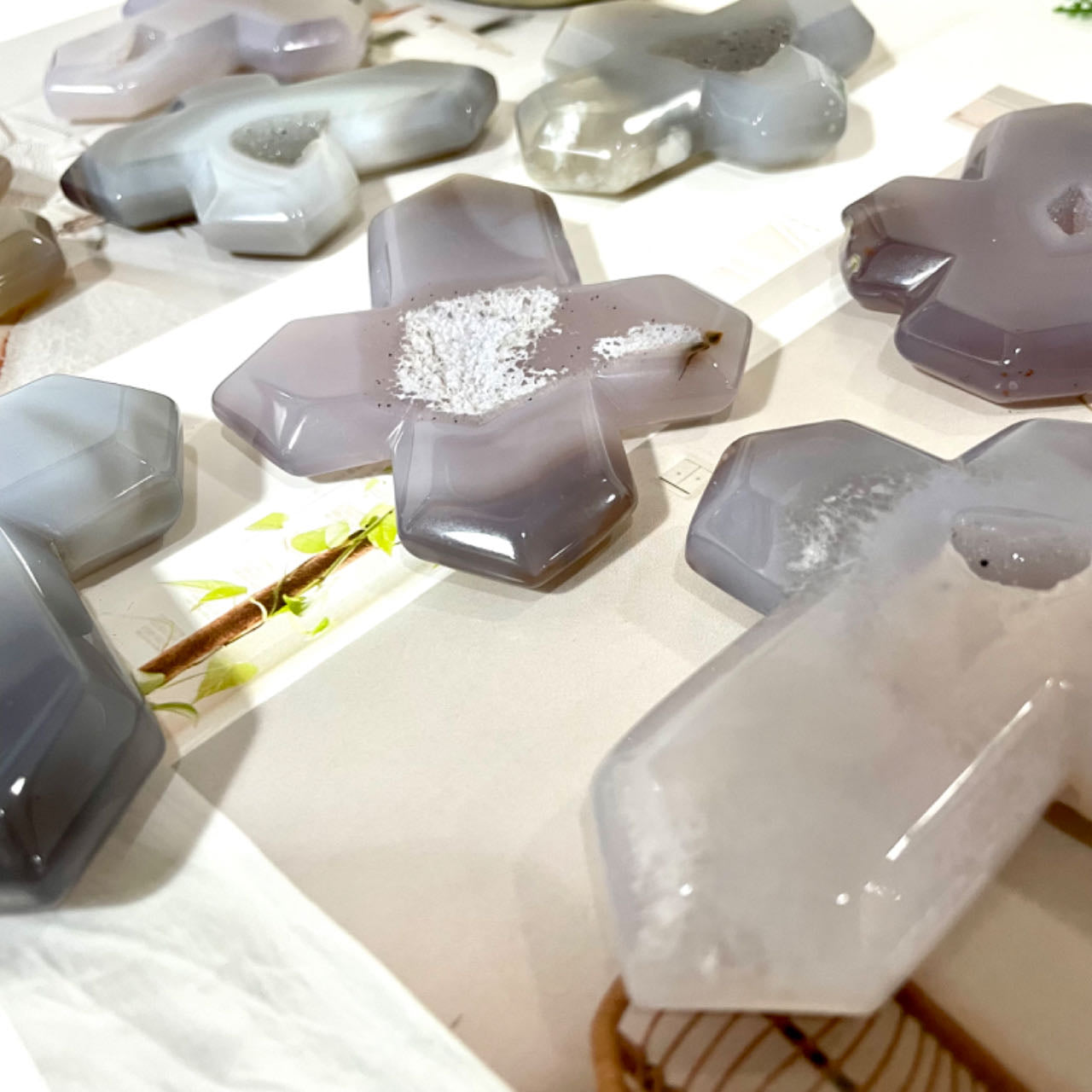 IG Crystal 4 Counts Big Crucifix Geode Agate Crystal Healing Stone Home Decoration