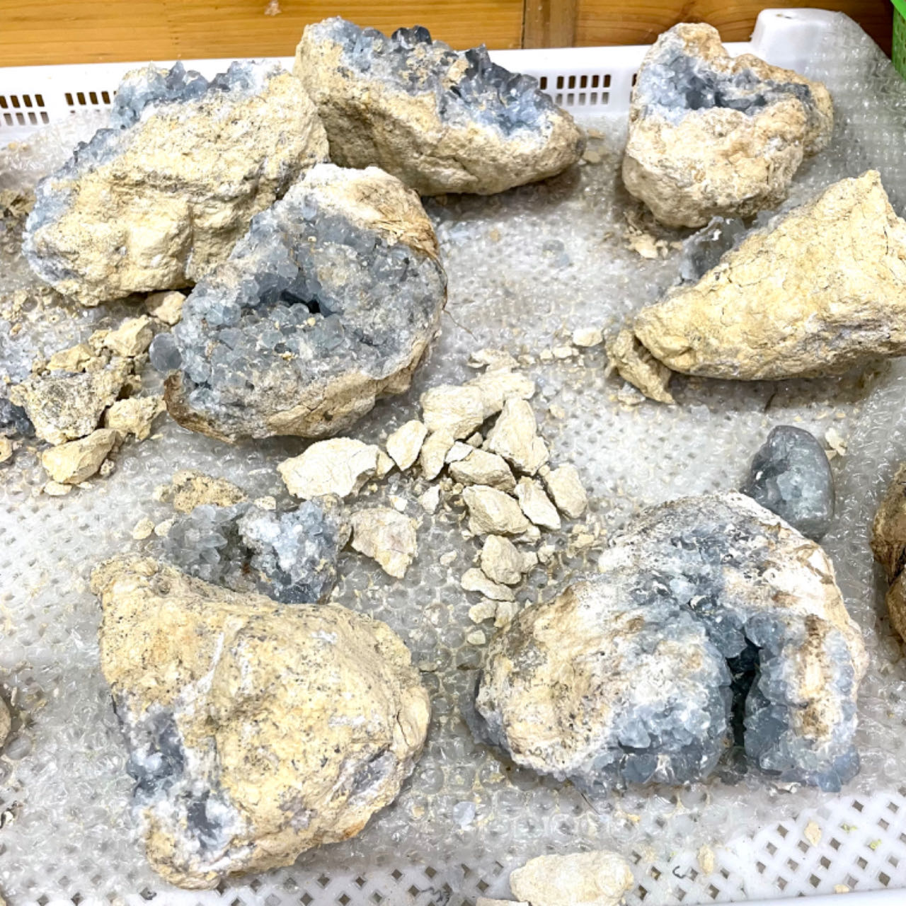 2kg Big Celestite Cluster Geode Healing Crystal Gem Reiki Healing Home Decor Crystal Jewelry Shop Pretty Crystals From IG Crystal