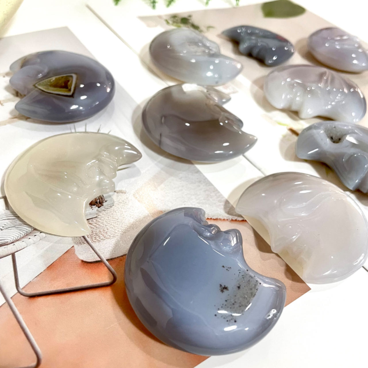 4~7 Counts Geode Agate Moon Face Crystal Healing Stone Home Decoration From IG Crystal