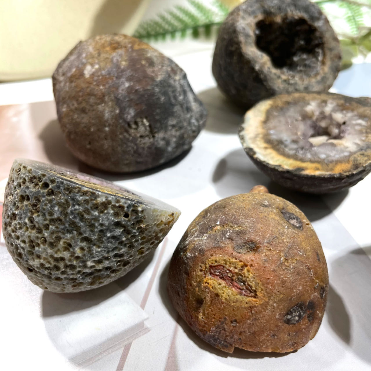 3~5 Counts Natural Stone Crystal Crafts Gift Crystal Druzy Agate Geode Raw Stone For home decor From IG Crystal