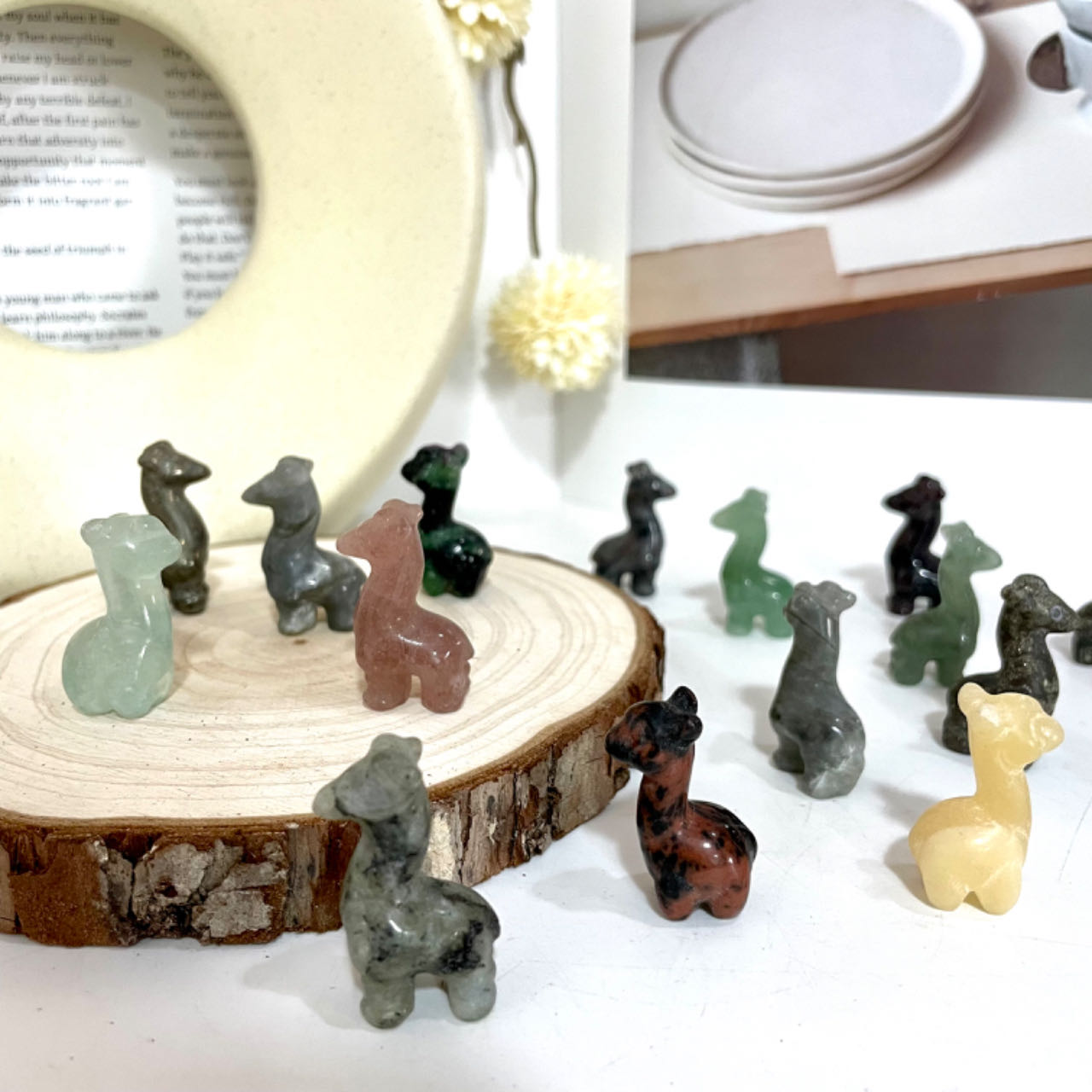 Different Material 3CM Height Small Giraffe Crystal Carvings 10 Counts Rose Quartz Clear Quartz Yellow Tiger Eye Amethyst Sodalite Green Aventurine Rohdnite Kiwi Jasper Healing Crystal Home Decoration From IG Crystal